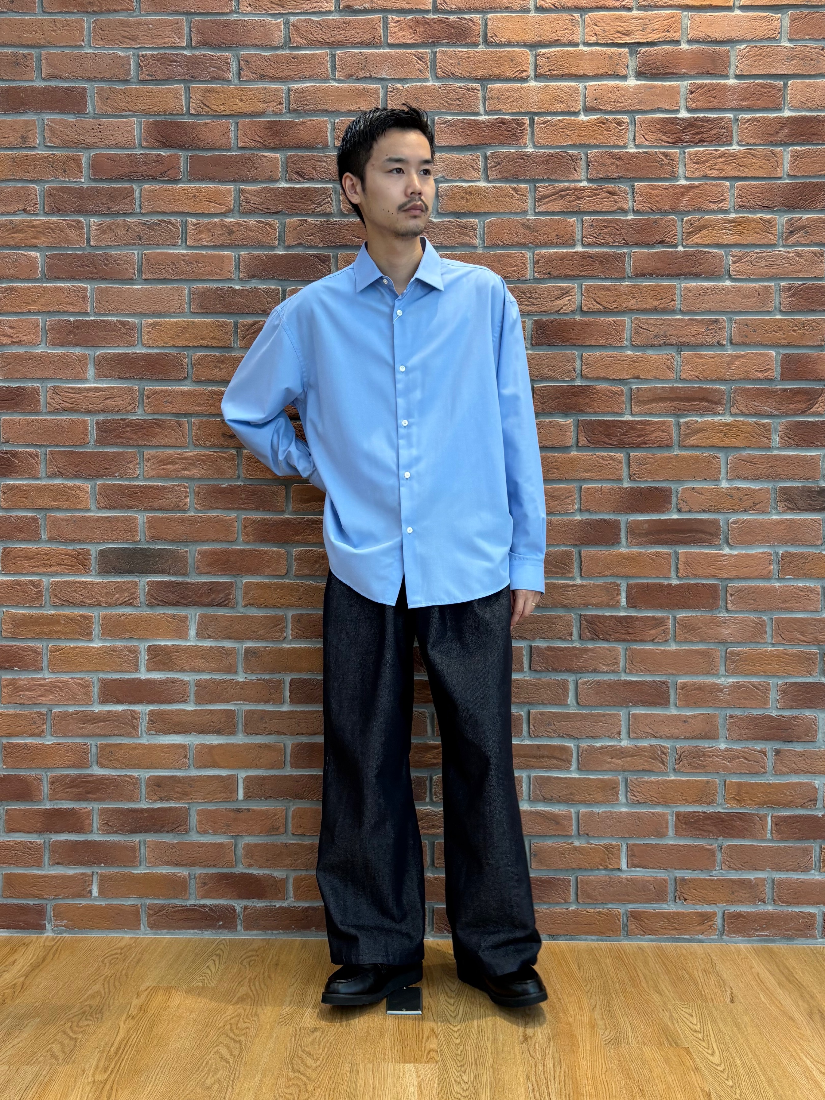 北浦歩大さんの「tk.TAKEO KIKUCHI｜TRレギュラーカラーシャツ」を使ったコーディネート