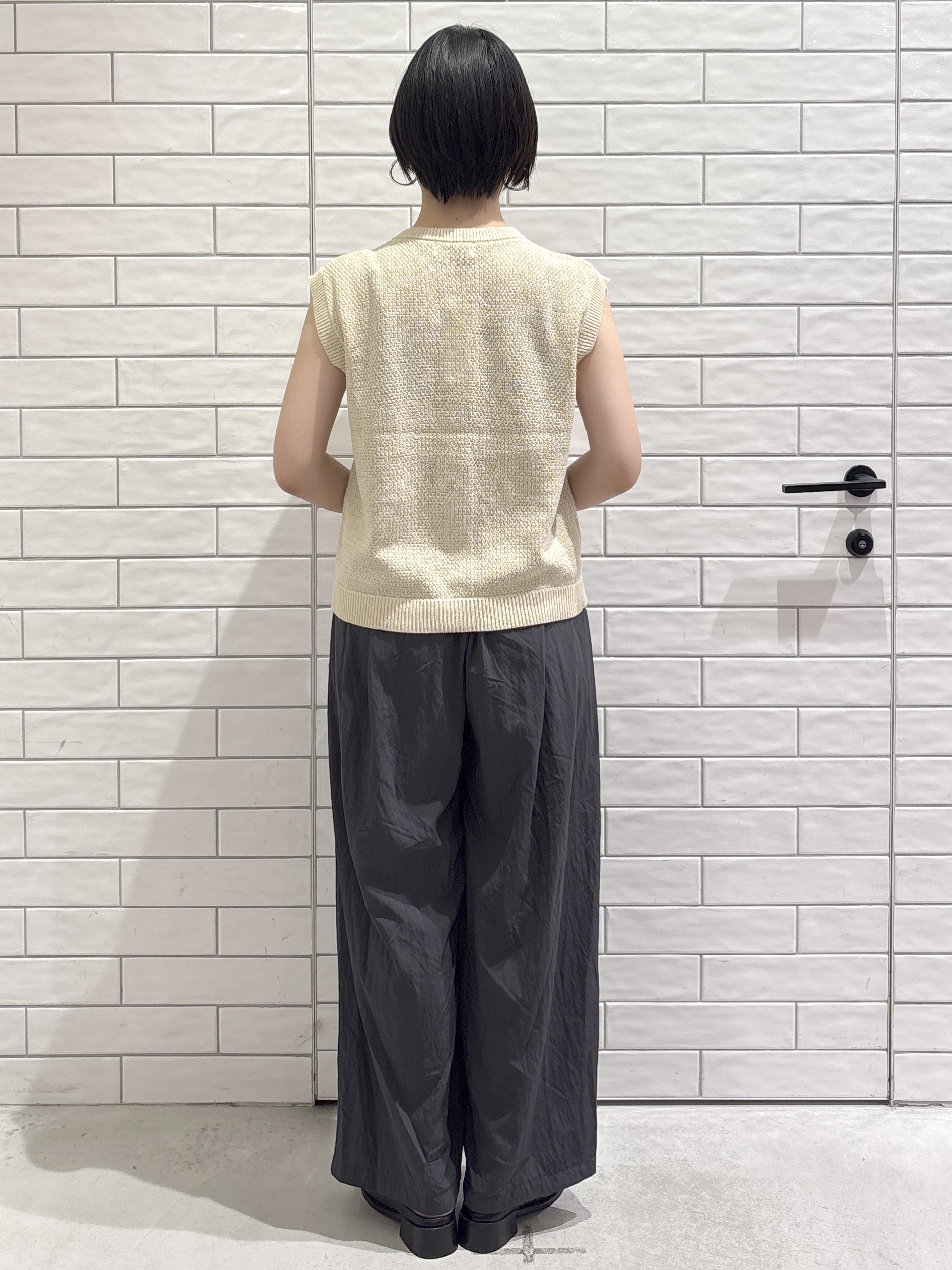 ayumiさんの「OPAQUE.CLIP｜メッシュニットベスト【洗濯機OK】」を使ったコーディネート