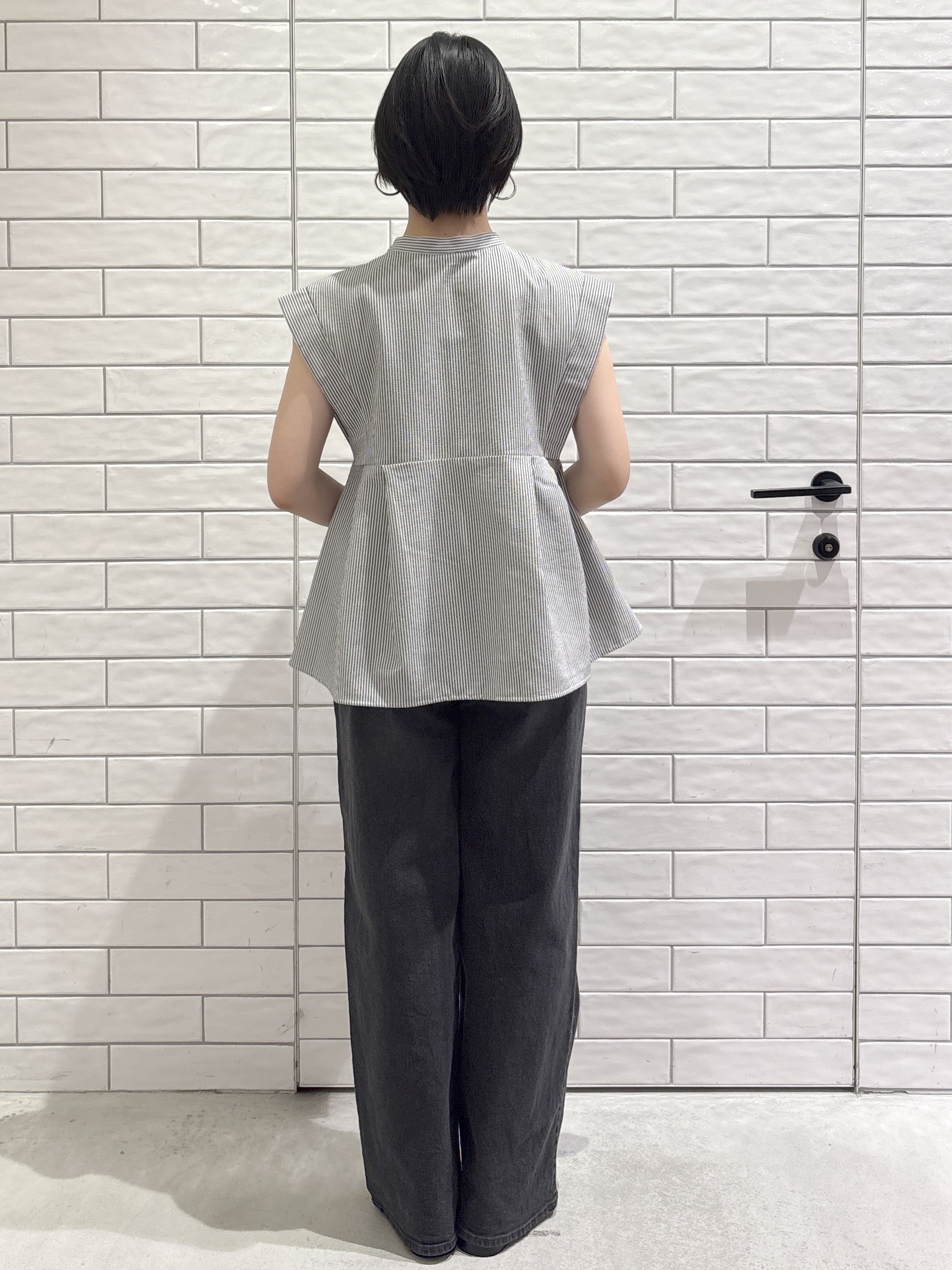 ayumiさんの「OPAQUE.CLIP｜『STORY Web7月掲載』ペプラムブラウス《通気性／吸水速乾／UVケア／防シワ／洗濯機OK》」を使ったコーディネート