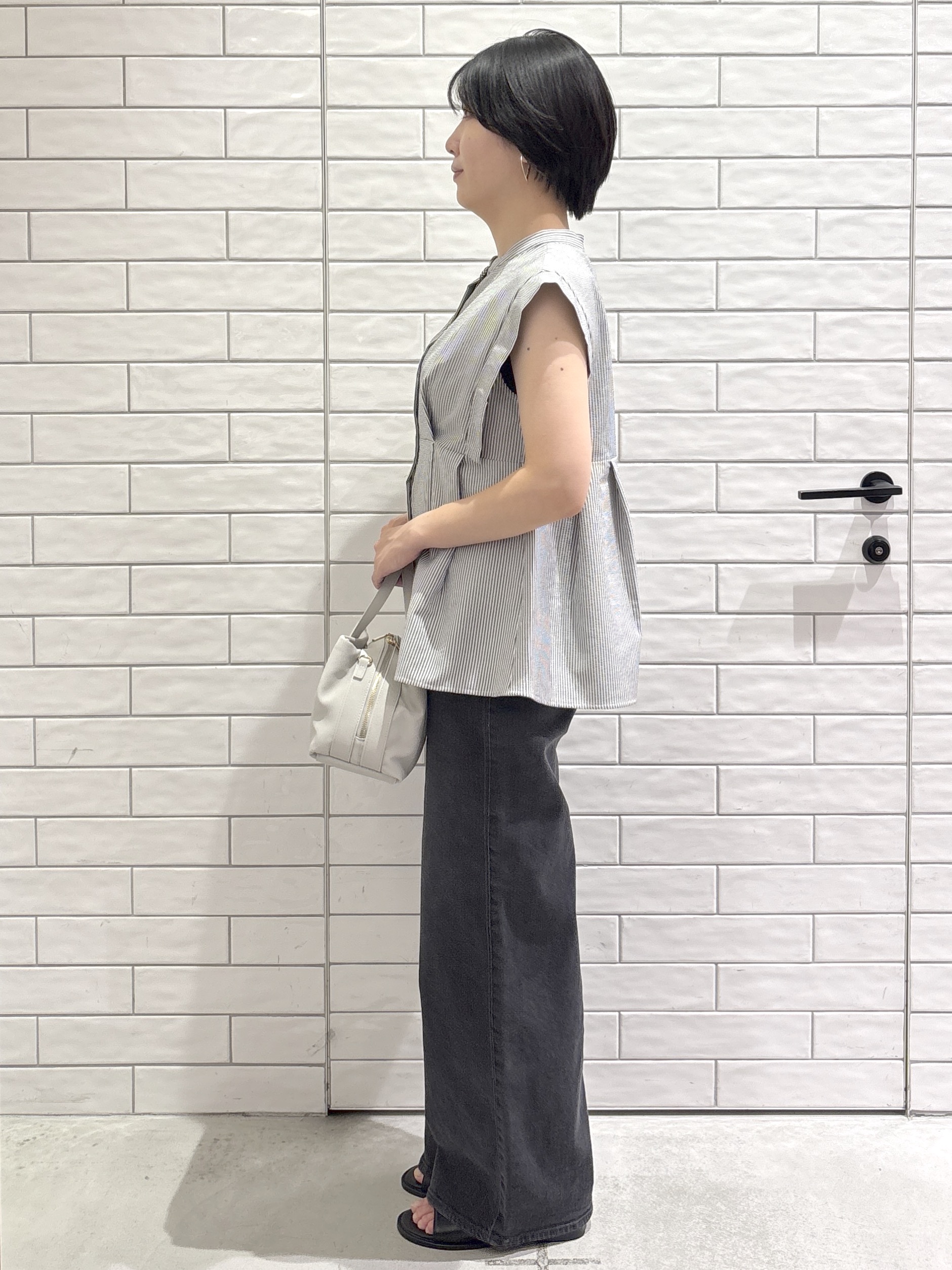 ayumiさんの「OPAQUE.CLIP｜『STORY Web7月掲載』ペプラムブラウス《通気性／吸水速乾／UVケア／防シワ／洗濯機OK》」を使ったコーディネート