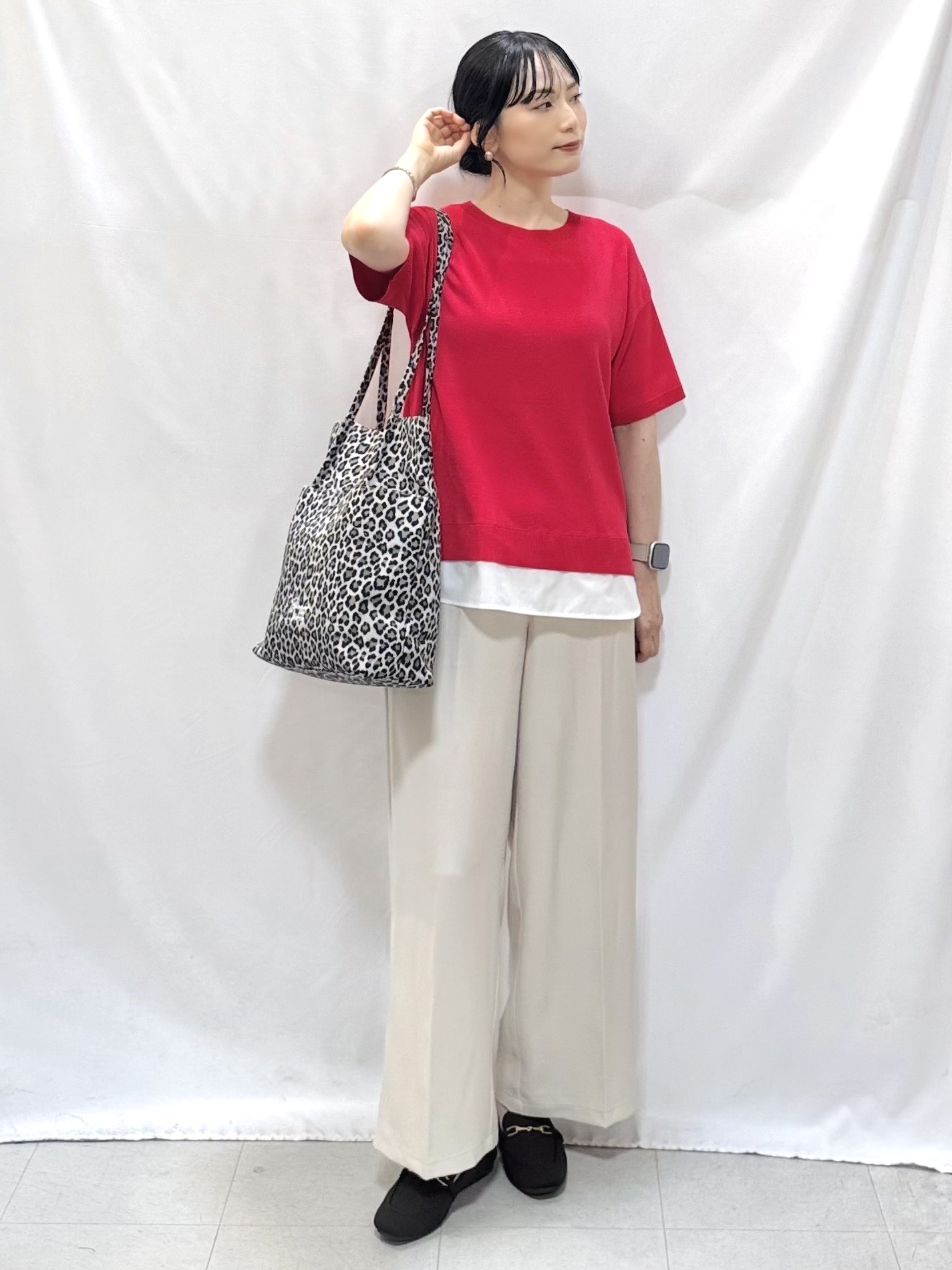 𝐇𝐢𝐫𝐨𝐦𝐢さんの「SHOO･LA･RUE｜【ひんやり/UV/洗濯機可/S-LL】毛玉になりにくい シャツレイヤード風 半袖ニット」を使ったコーディネート