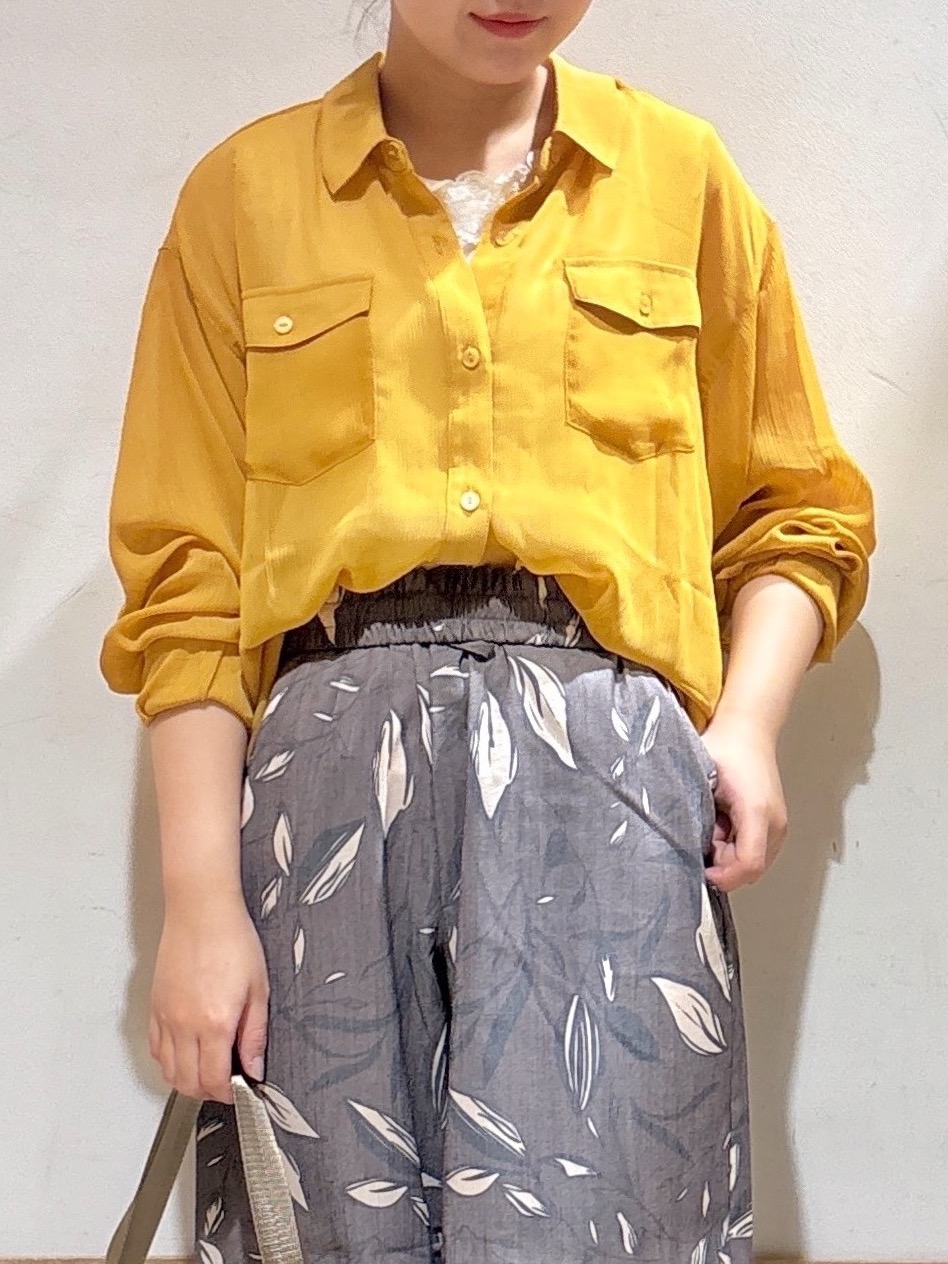るねさんの「SHOO･LA･RUE｜【洗濯機可】ダブルポケット 楊柳しぼしぼシアーシャツ」を使ったコーディネート