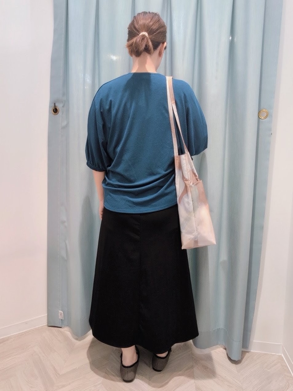 やすさんの「SHOO･LA･RUE｜【ひんやり/体型カバー】冷房、UV対策で持ってて安心 さらさら五分袖ボレロカーディガン」を使ったコーディネート