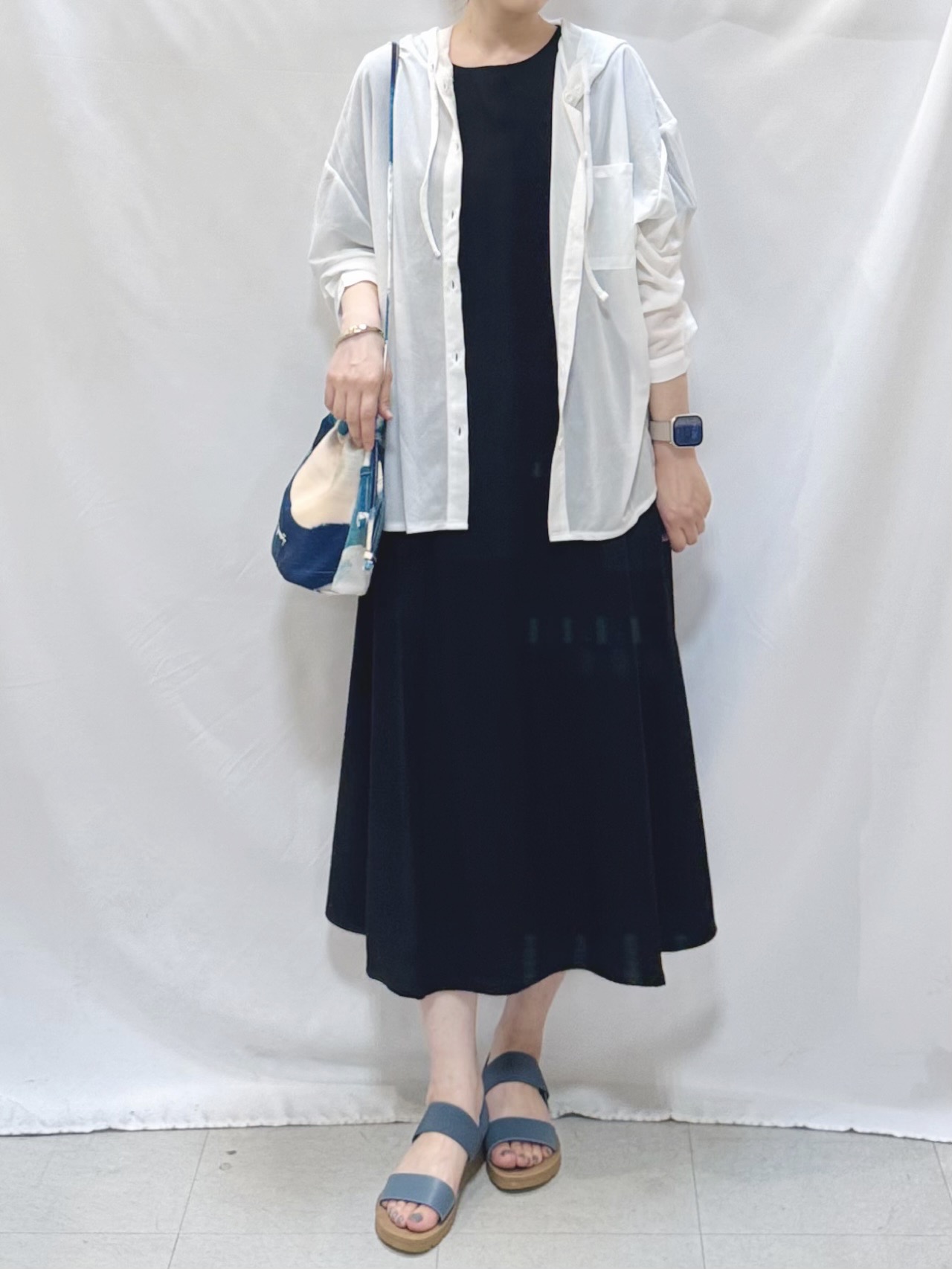 𝐇𝐢𝐫𝐨𝐦𝐢さんの「SHOO･LA･RUE｜【洗濯機可/体型カバー】程よい透け感の ゆるシルエットシア―シャツ」を使ったコーディネート