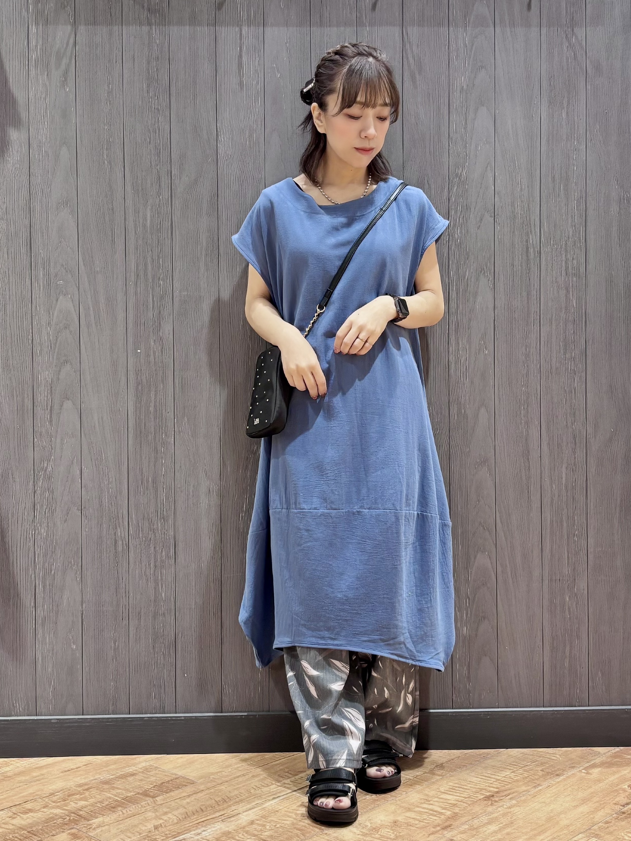 meiさんの「SHOO･LA･RUE｜【S-LL/洗濯機可/体型カバー】ふんわりラインが女性らしい コクーンワンピース」を使ったコーディネート