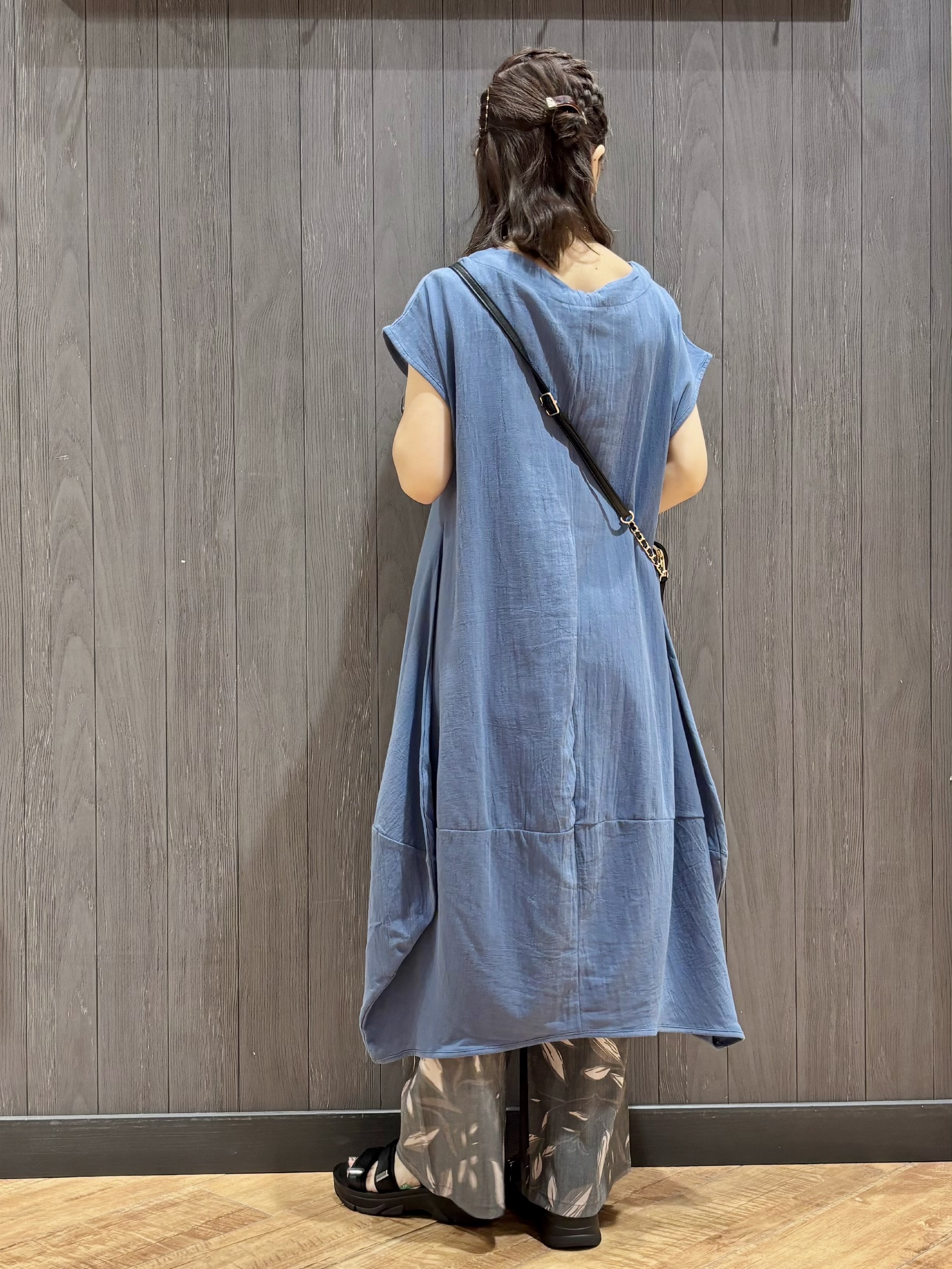 meiさんの「SHOO･LA･RUE｜【S-LL/洗濯機可/体型カバー】ふんわりラインが女性らしい コクーンワンピース」を使ったコーディネート