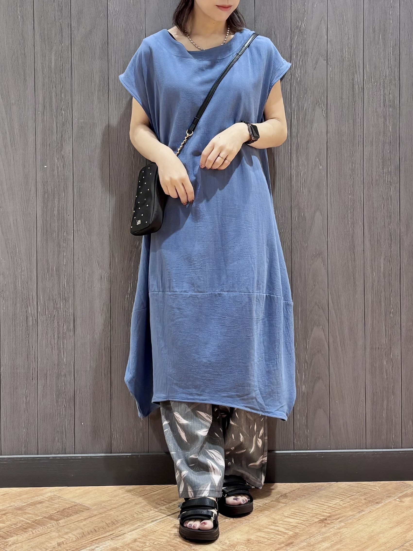 meiさんの「SHOO･LA･RUE｜【S-LL/洗濯機可/体型カバー】ふんわりラインが女性らしい コクーンワンピース」を使ったコーディネート