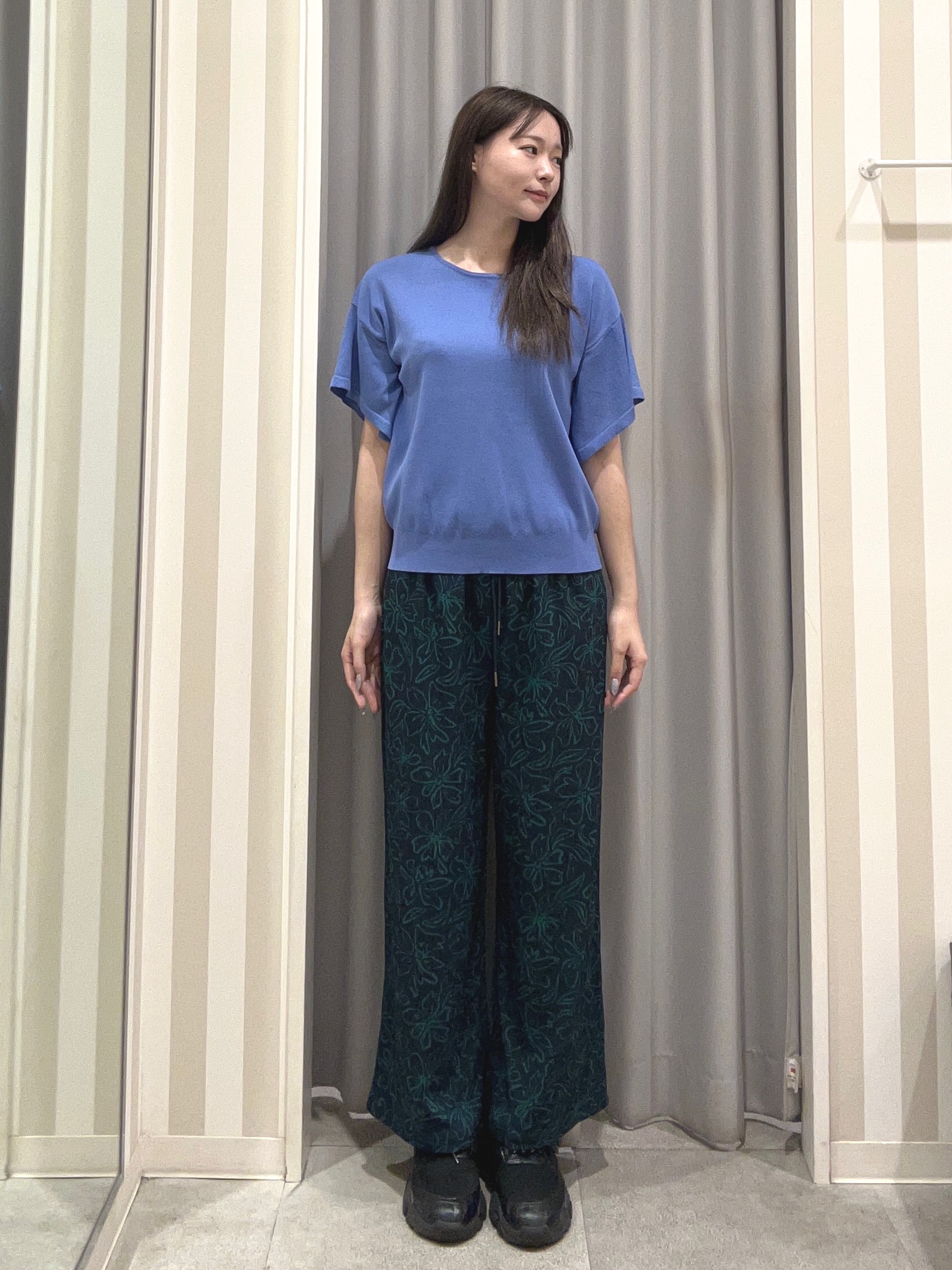 美空さんの「SHOO･LA･RUE｜【S-LL/ひんやり/洗濯機可】インせず着られる ひらり袖ニット」を使ったコーディネート