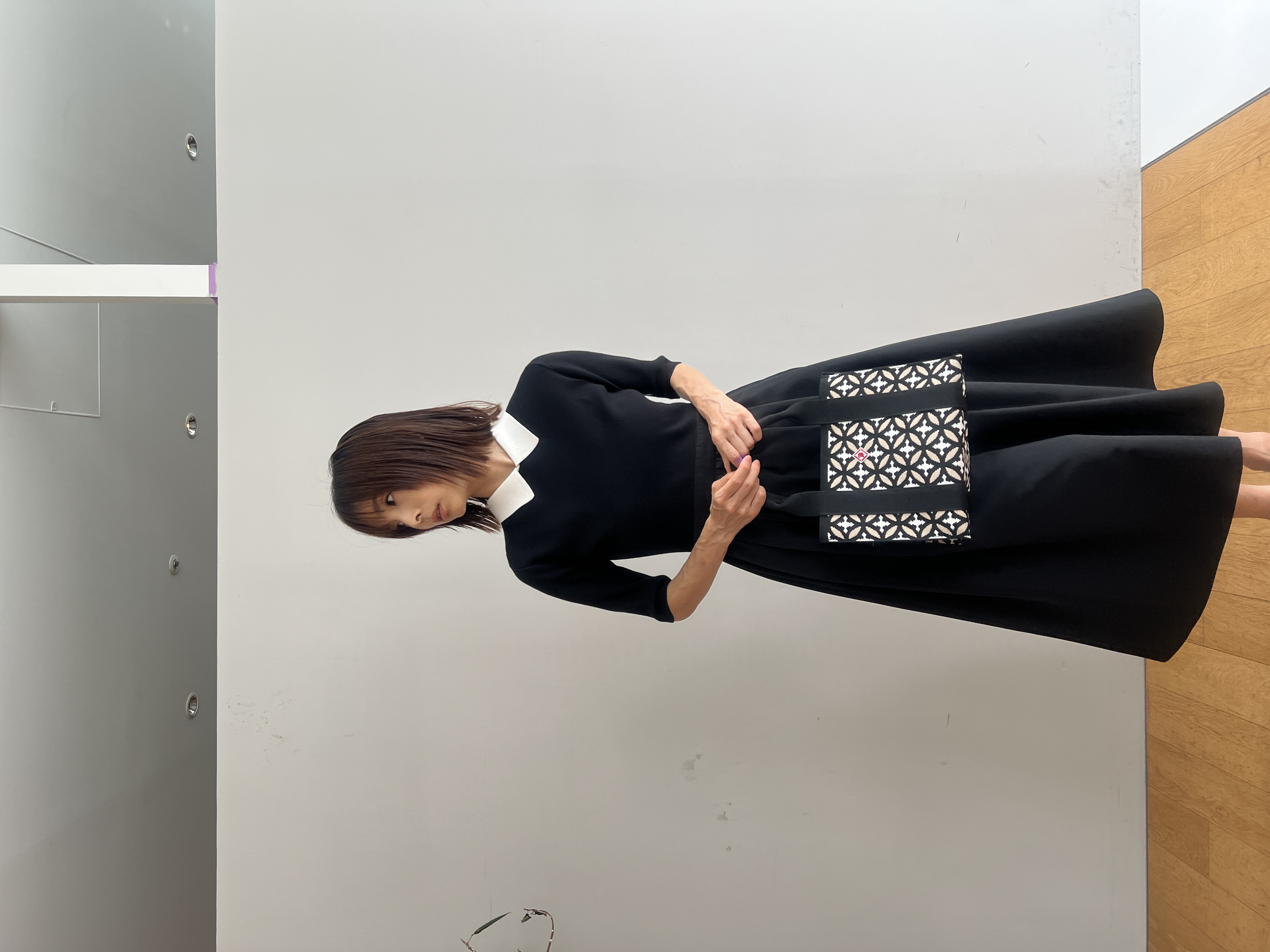 misaさんの「DRESSTERIOR｜オーバーラップスモールニットトート」を使ったコーディネート