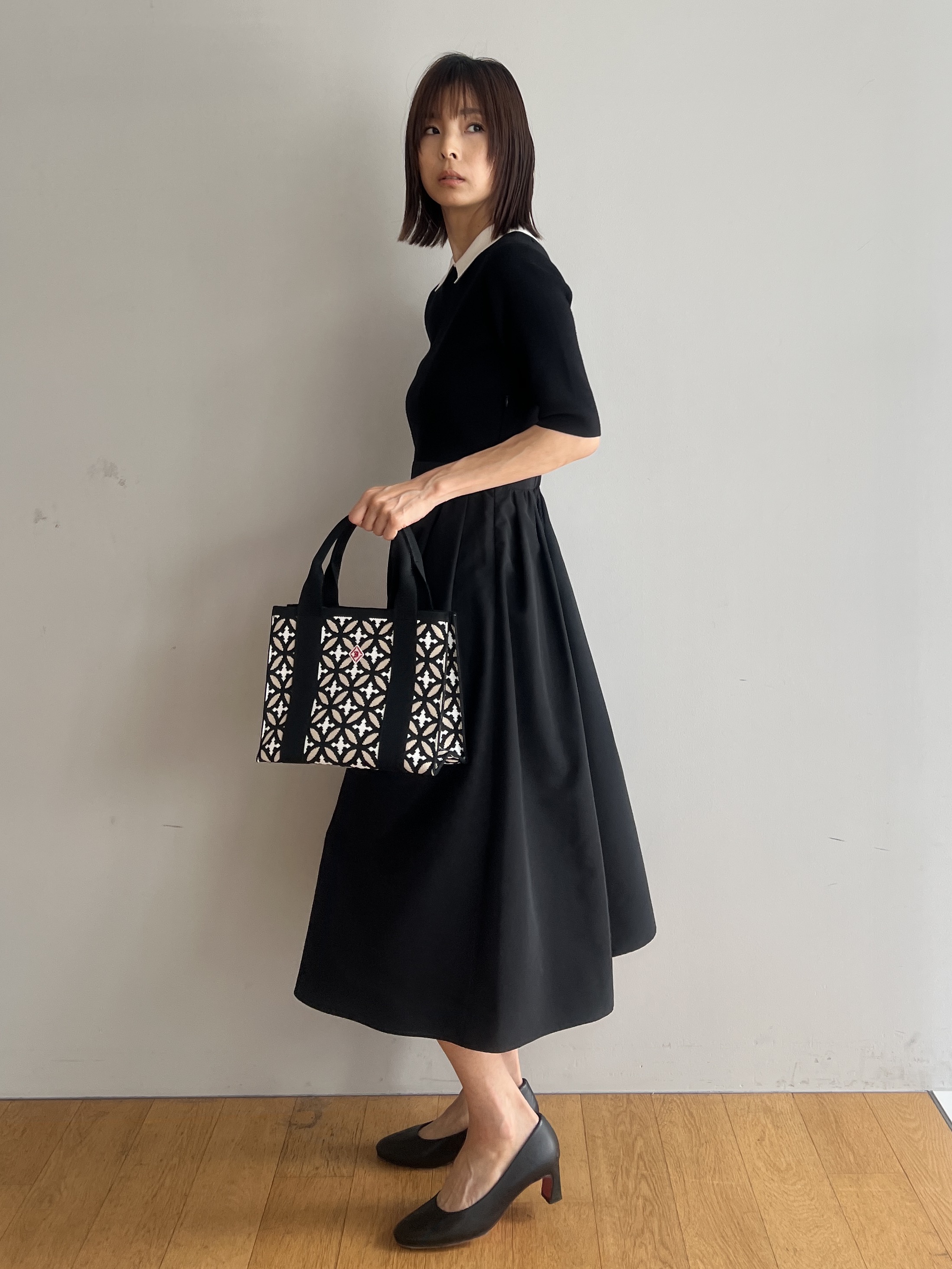 misaさんの「DRESSTERIOR｜オーバーラップスモールニットトート」を使ったコーディネート