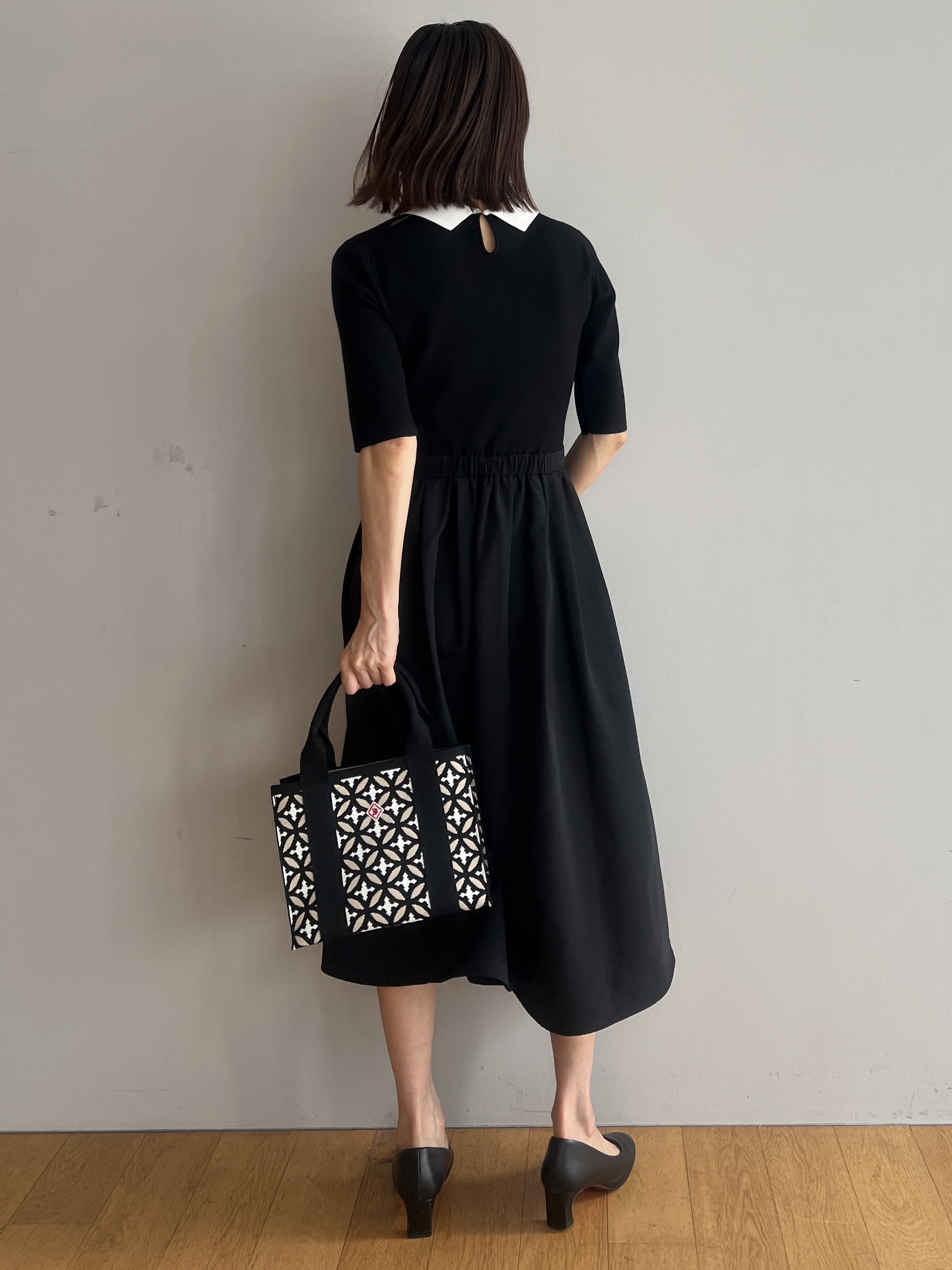 misaさんの「DRESSTERIOR｜オーバーラップスモールニットトート」を使ったコーディネート