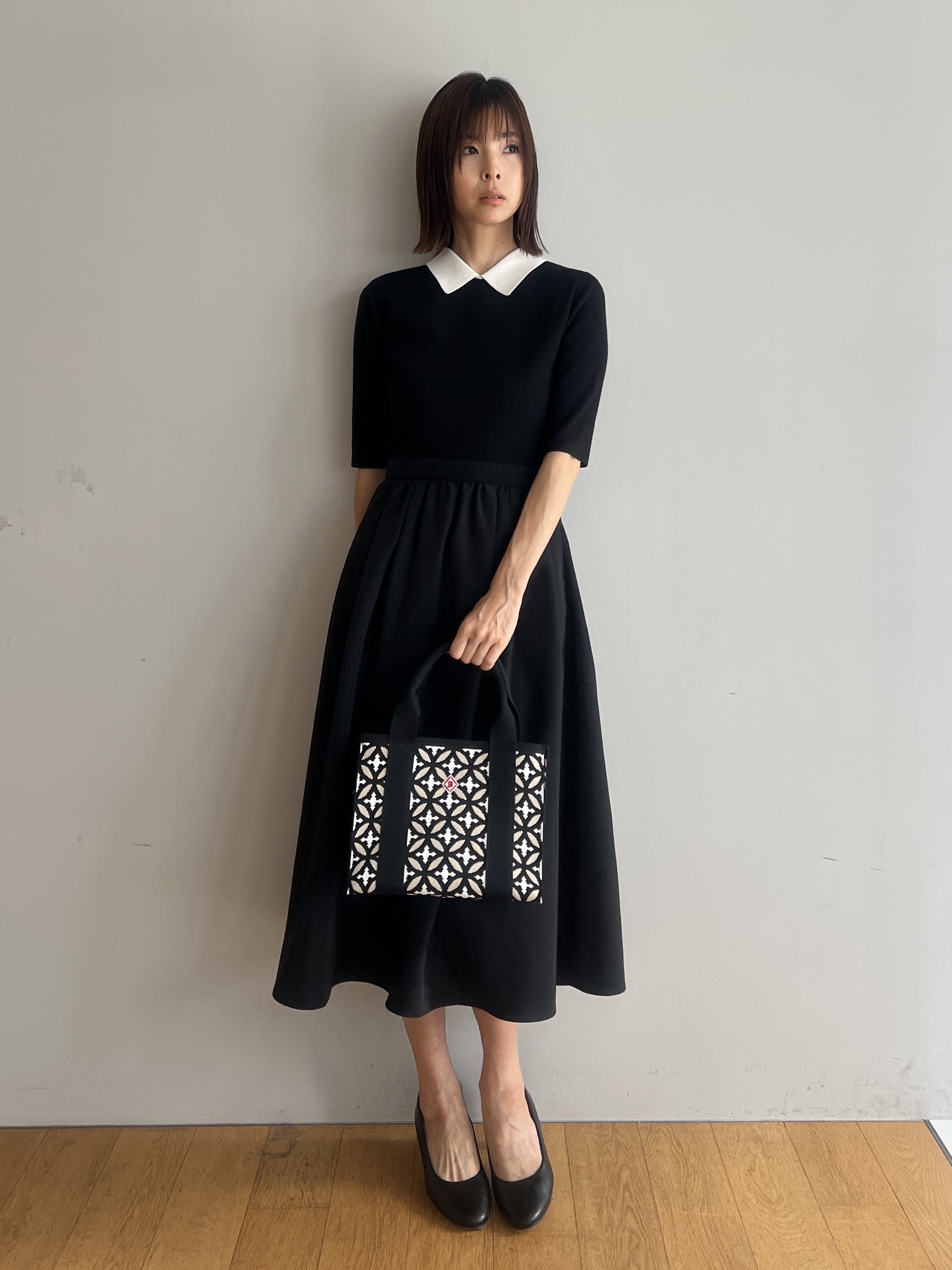 misaさんの「DRESSTERIOR｜オーバーラップスモールニットトート」を使ったコーディネート