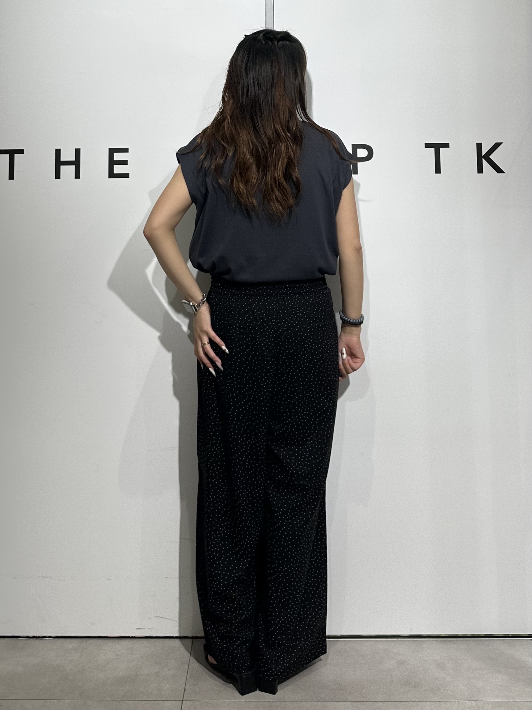 cottonさんの「THE SHOP TK｜オーガンジー刺繍Tシャツ」を使ったコーディネート