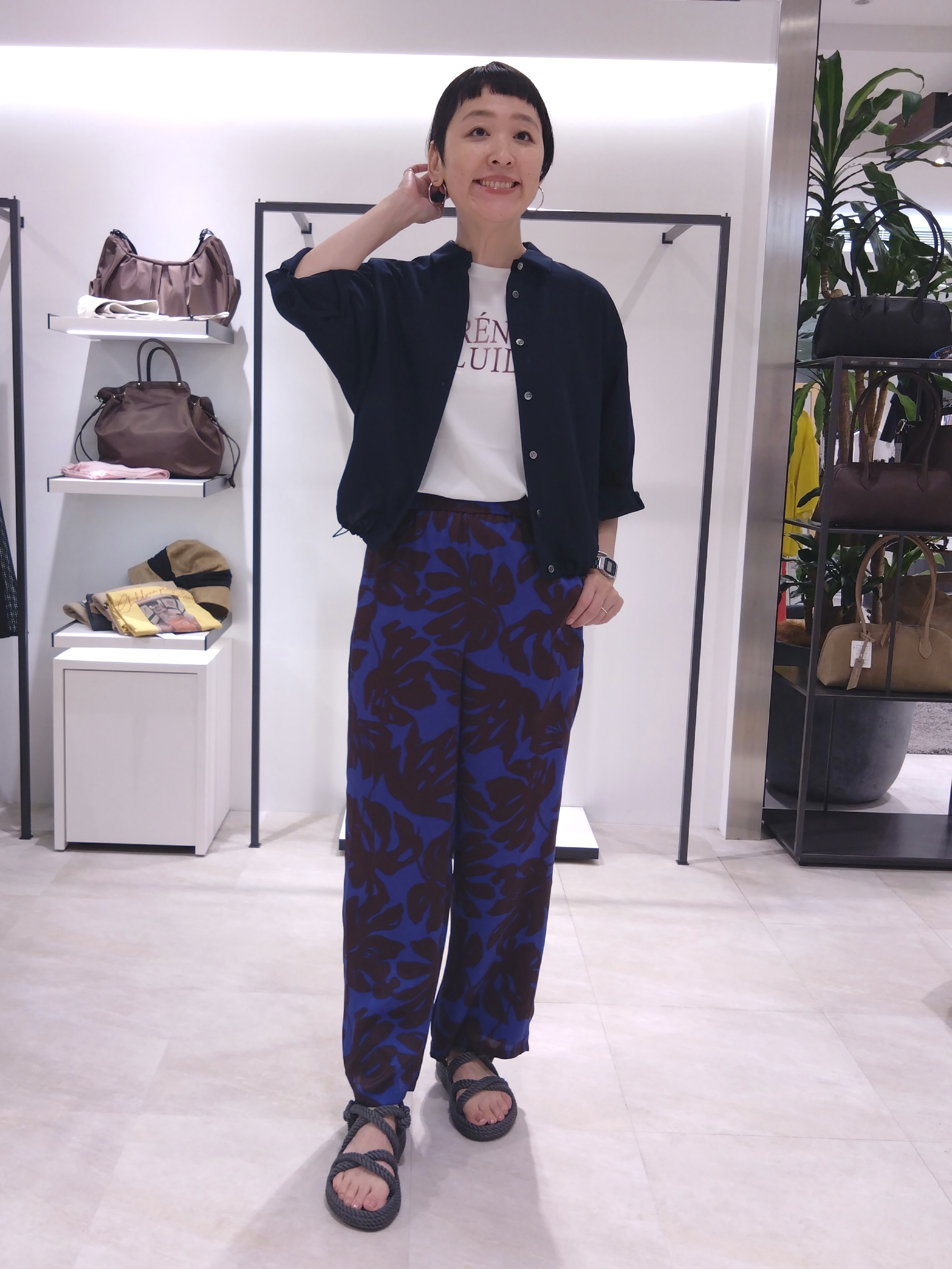 まちこさんの「UNTITLED｜【セットアップ可/UVカット/接触冷感】エアリークールドロストシャツ」を使ったコーディネート