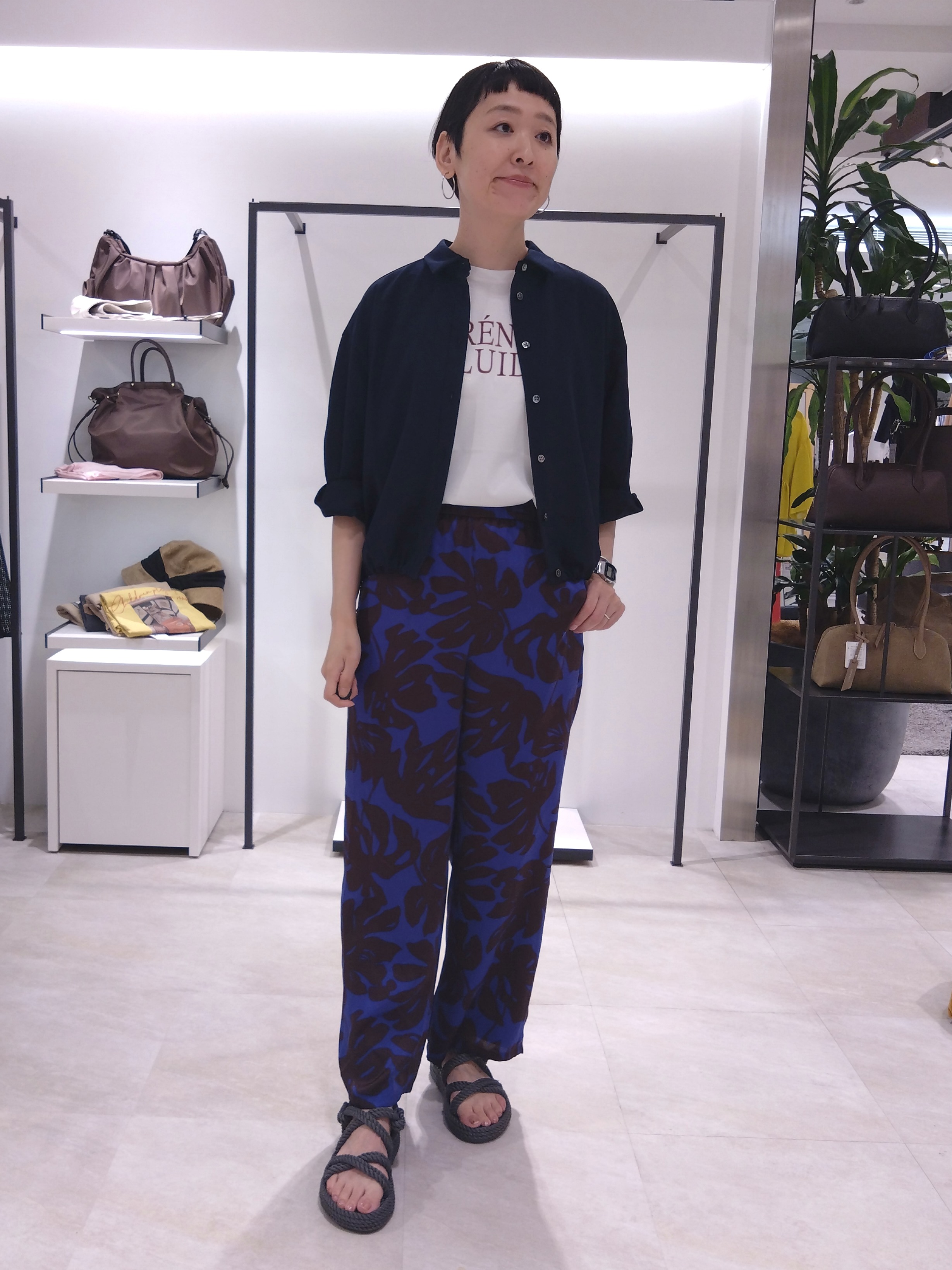 まちこさんの「UNTITLED｜【セットアップ可/UVカット/接触冷感】エアリークールドロストシャツ」を使ったコーディネート