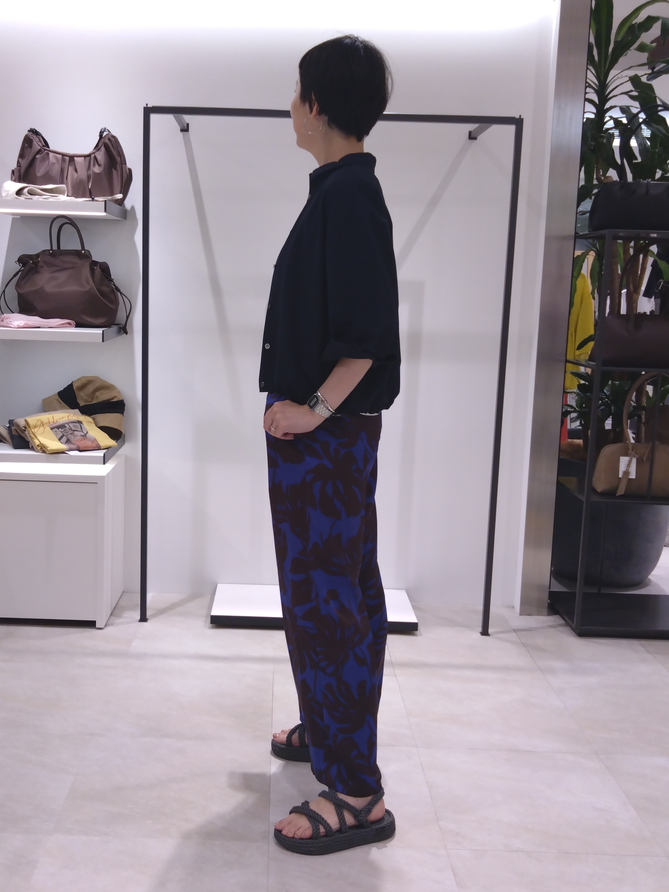 まちこさんの「UNTITLED｜【セットアップ可/UVカット/接触冷感】エアリークールドロストシャツ」を使ったコーディネート