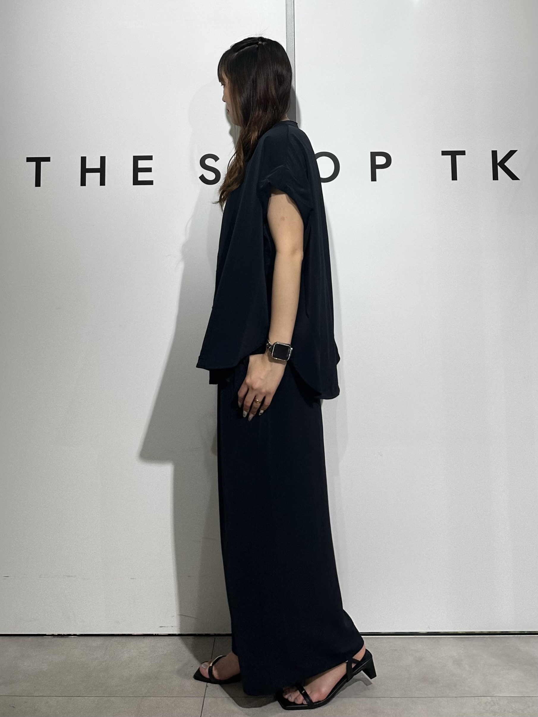 cottonさんの「THE SHOP TK｜【ひんやり/遮熱/セットアップ可】やみつきになる とろみバンドカラーブラウス」を使ったコーディネート