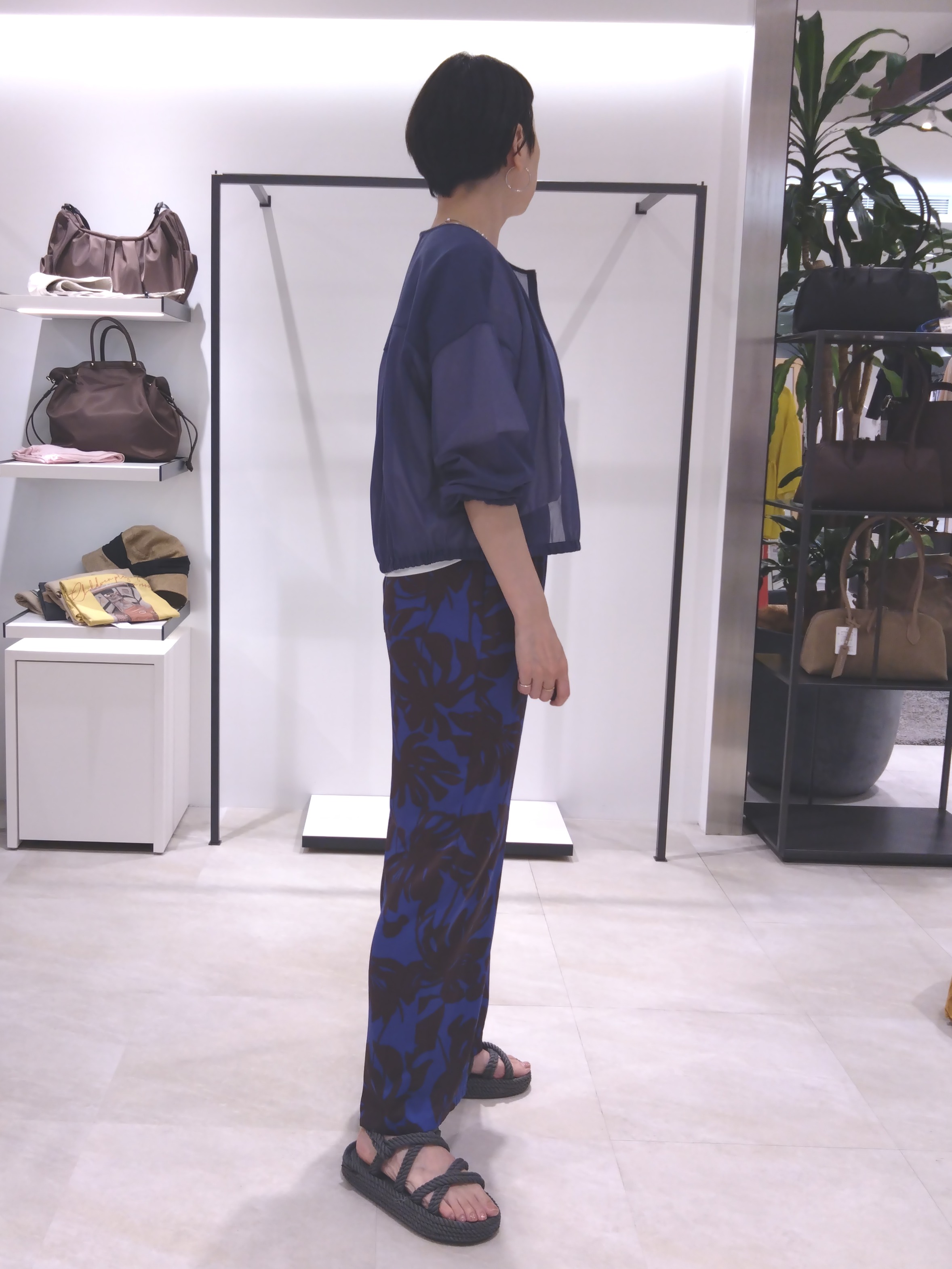 まちこさんの「UNTITLED｜トリコットシアーブラウス」を使ったコーディネート