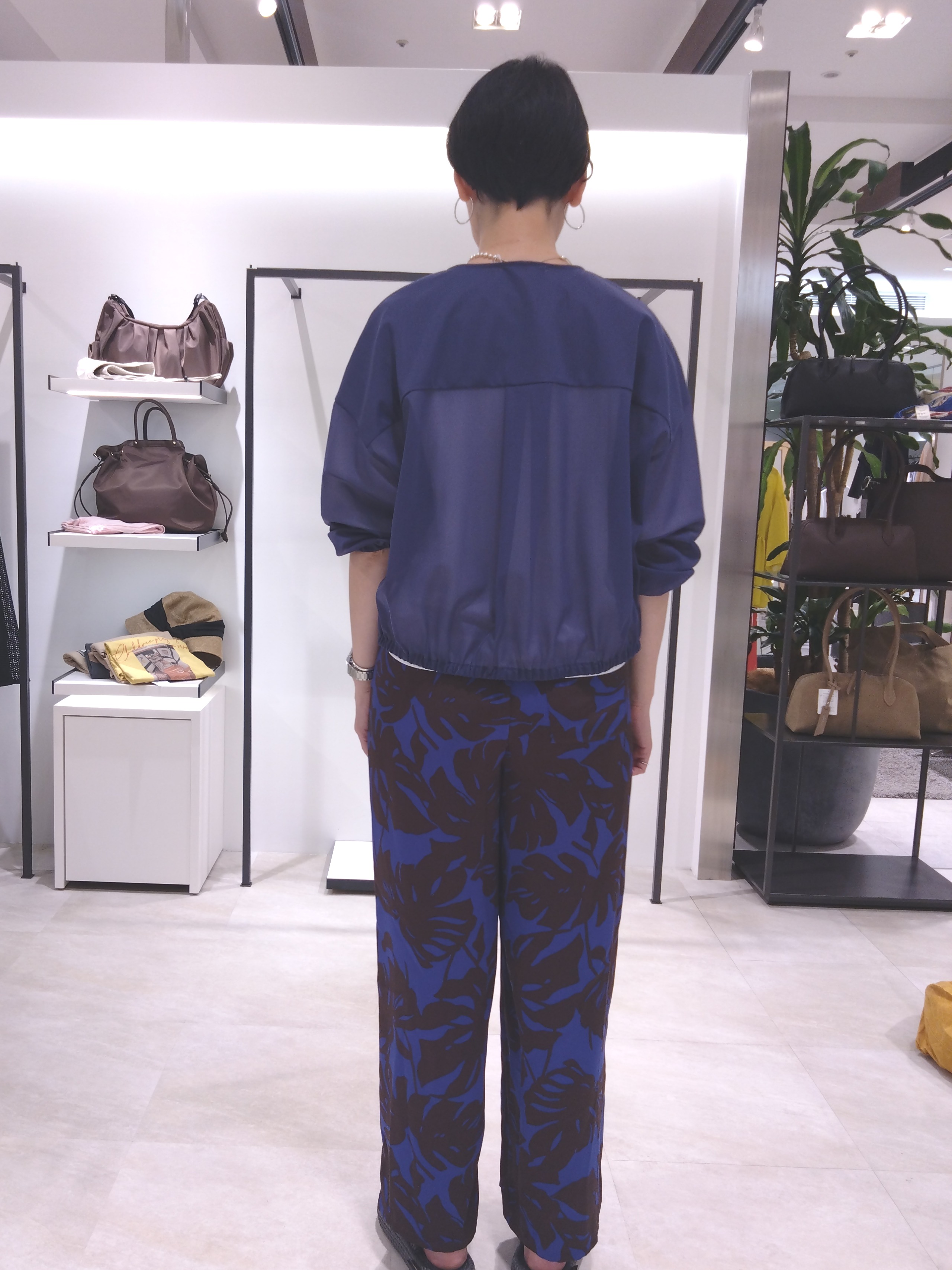 まちこさんの「UNTITLED｜トリコットシアーブラウス」を使ったコーディネート