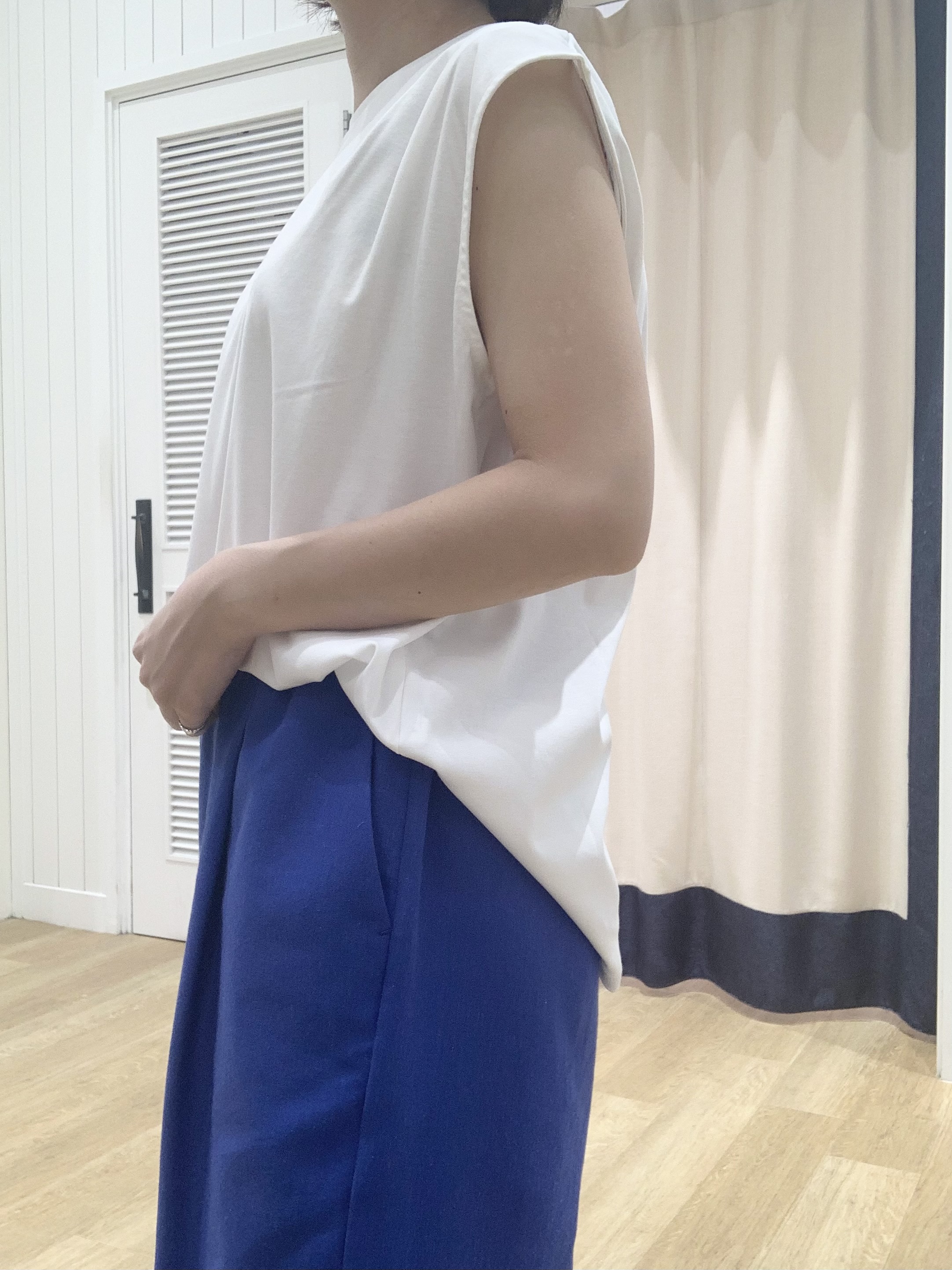 IMARIさんの「Dessin｜【接触冷感/UVカット】美光沢ノースリーブカットソー」を使ったコーディネート
