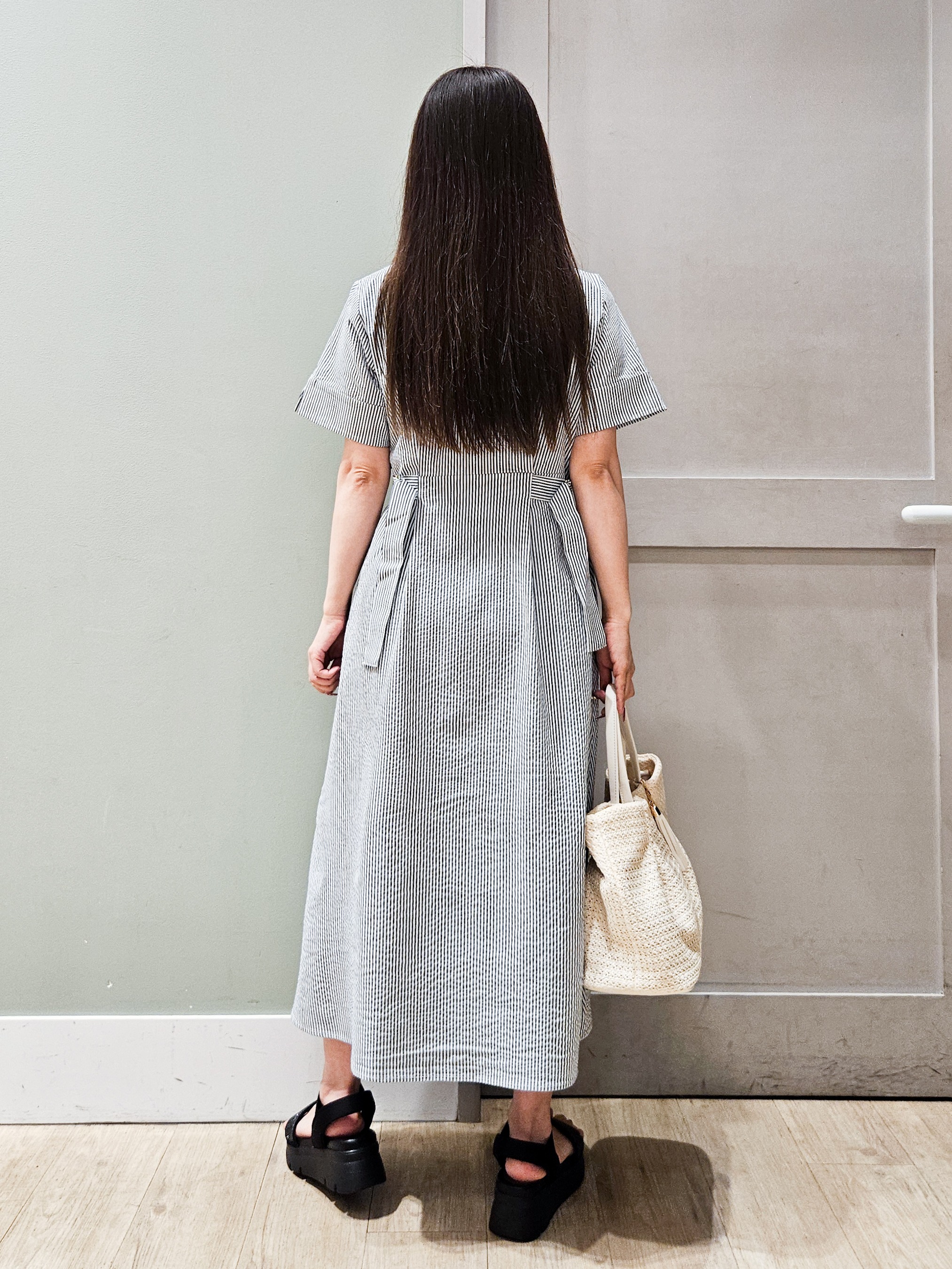 maiさんの「grove｜【低身長さんも選べる着丈/UV・シワになりにくいetc】涼やかさも、きちんとも叶うワンピース」を使ったコーディネート