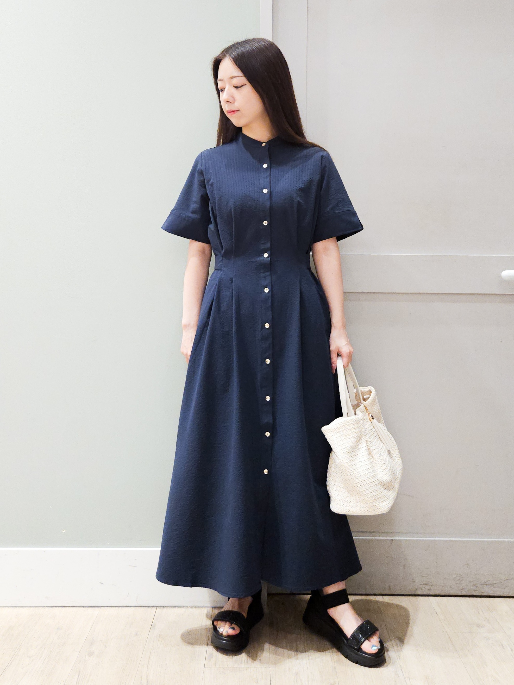 maiさんの「grove｜【低身長さんも選べる着丈/UV・シワになりにくいetc】涼やかさも、きちんとも叶うワンピース」を使ったコーディネート