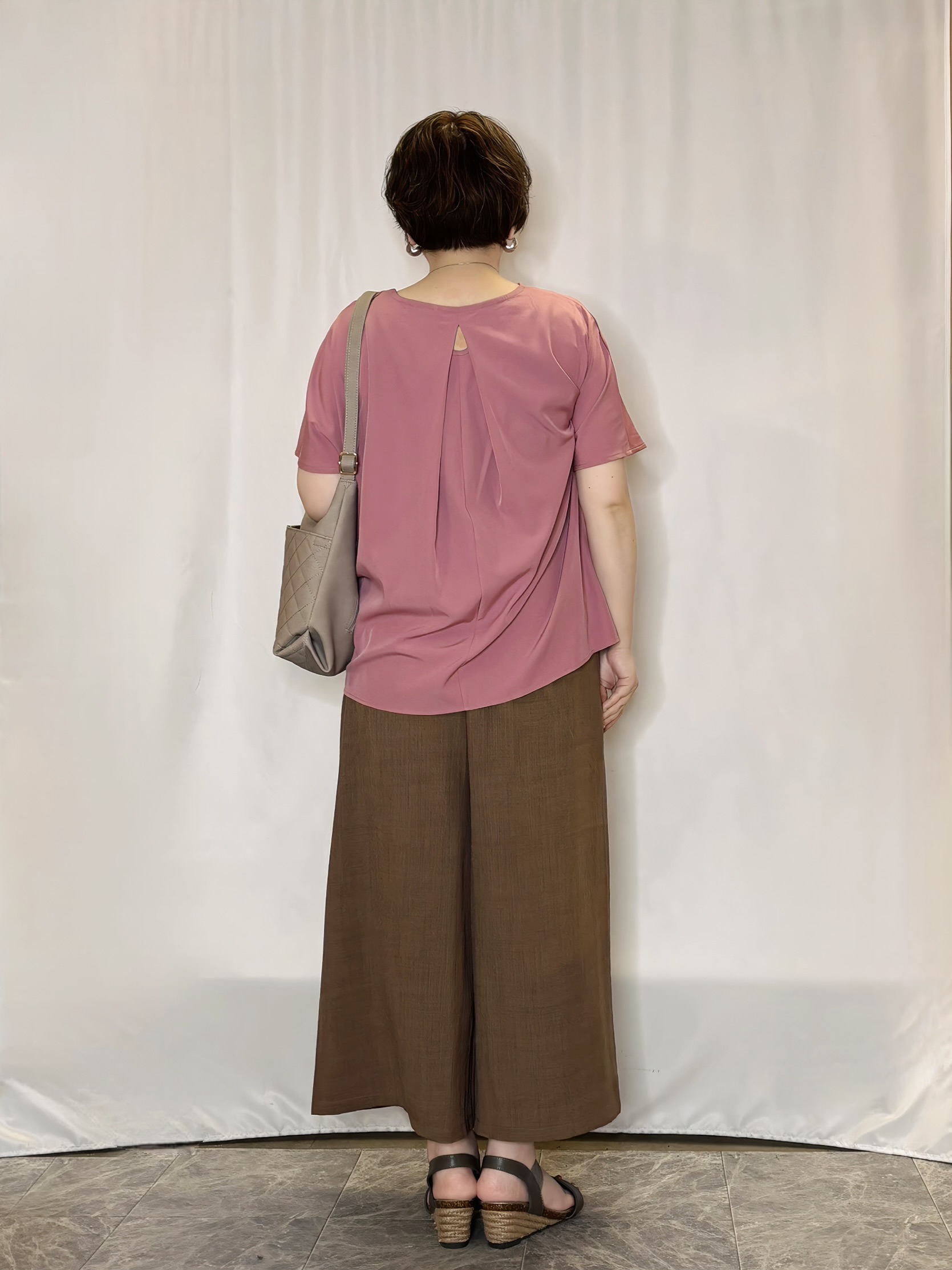 たみさんの「SHOO･LA･RUE｜【洗濯機可/S-LL】後ろ姿も映える 異素材ドッキングトップス」を使ったコーディネート