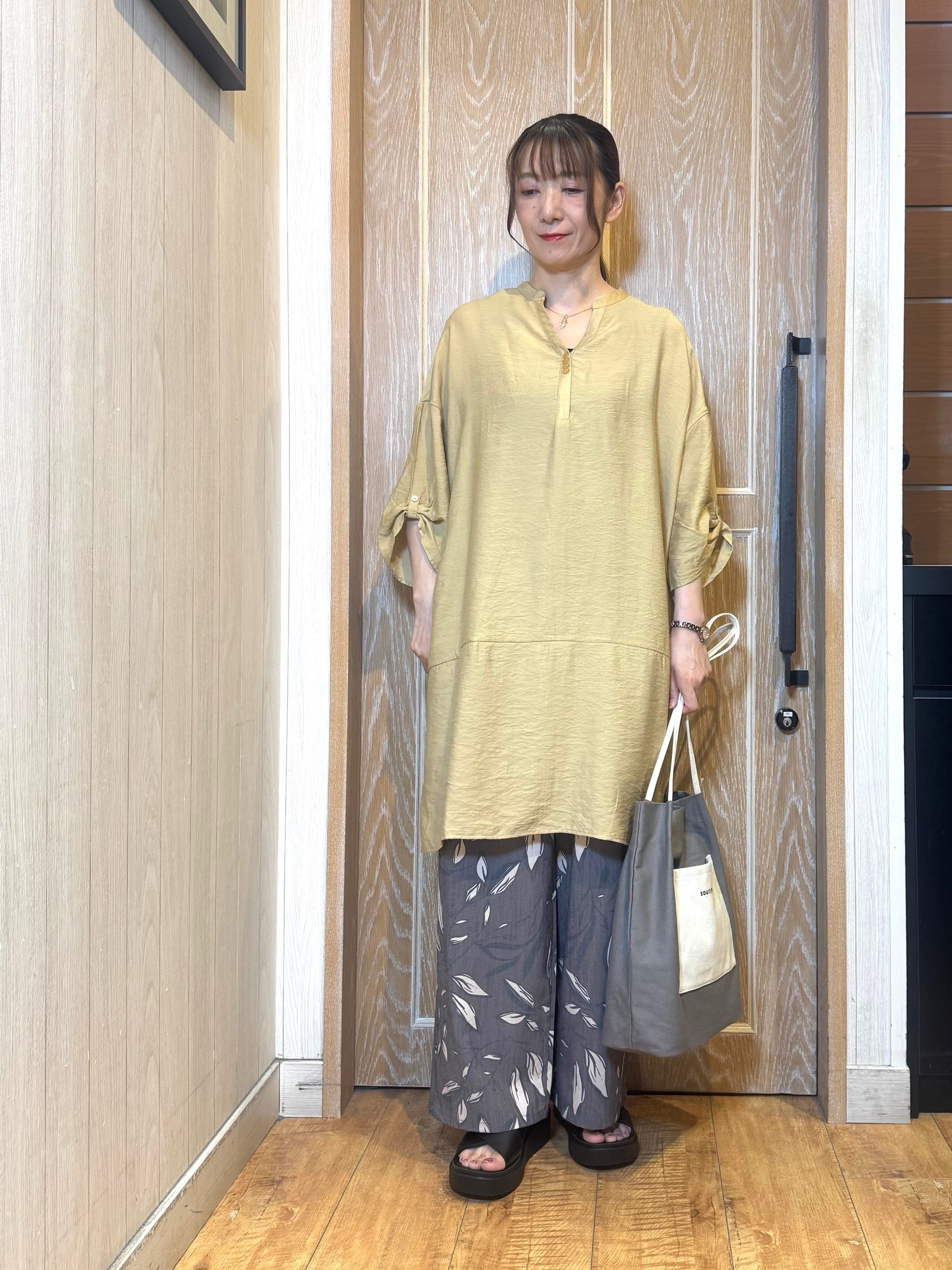 KAORIさんの「SHOO･LA･RUE｜【ひんやり/S-LL/洗濯機可】体型カバーにも ゆるっとリラックスチュニック」を使ったコーディネート