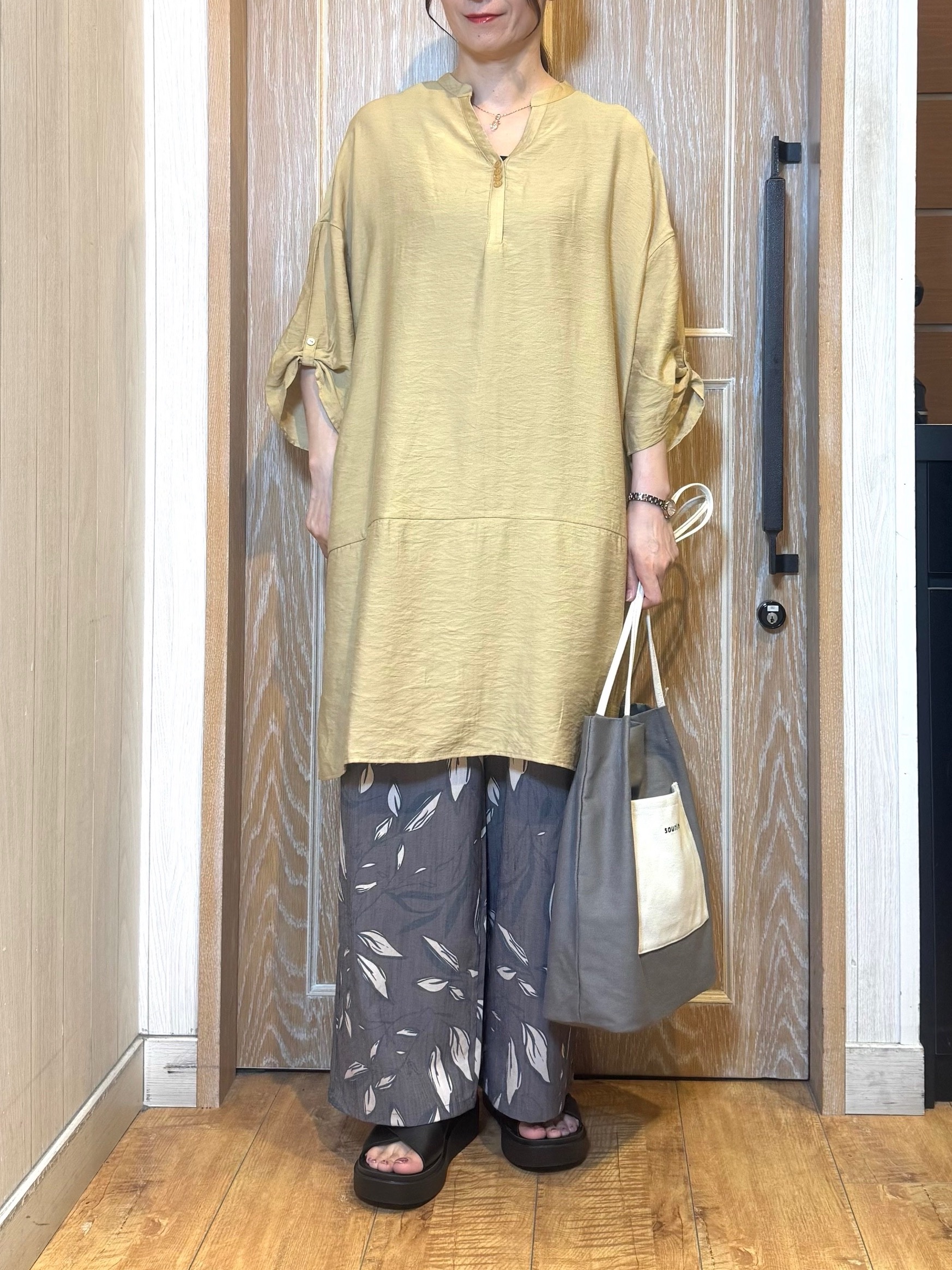 KAORIさんの「SHOO･LA･RUE｜【ひんやり/S-LL/洗濯機可】体型カバーにも ゆるっとリラックスチュニック」を使ったコーディネート