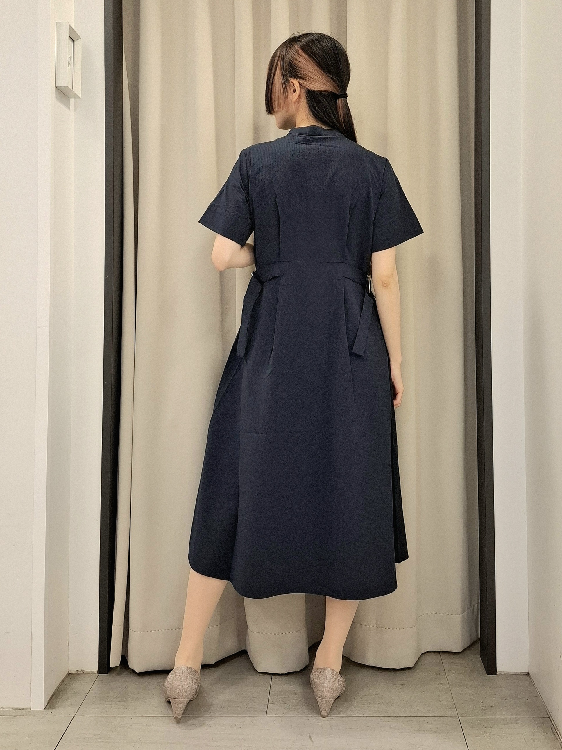 なーちゃんさんの「grove｜【低身長さんも選べる着丈/UV・シワになりにくいetc】涼やかさも、きちんとも叶うワンピース」を使ったコーディネート
