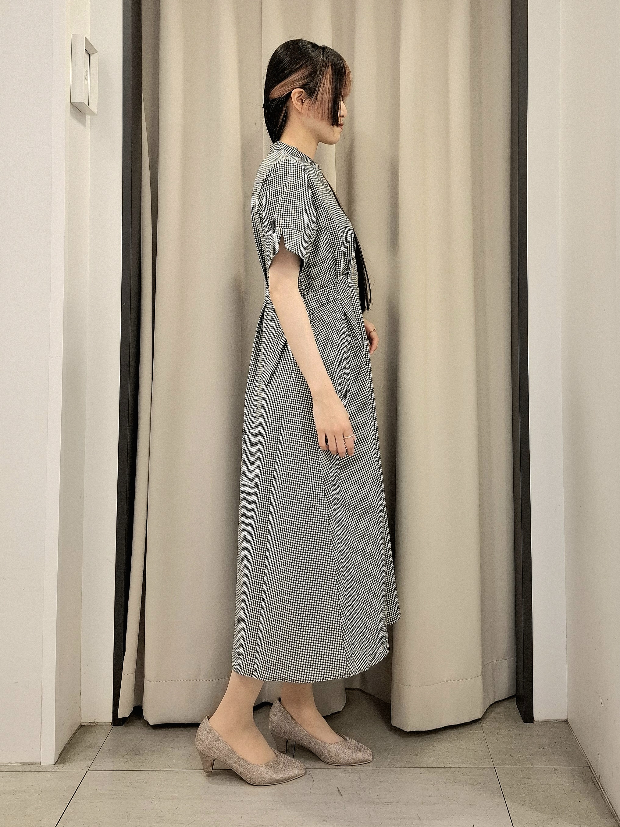 なーちゃんさんの「grove｜【低身長さんも選べる着丈/UV・シワになりにくいetc】涼やかさも、きちんとも叶うワンピース」を使ったコーディネート