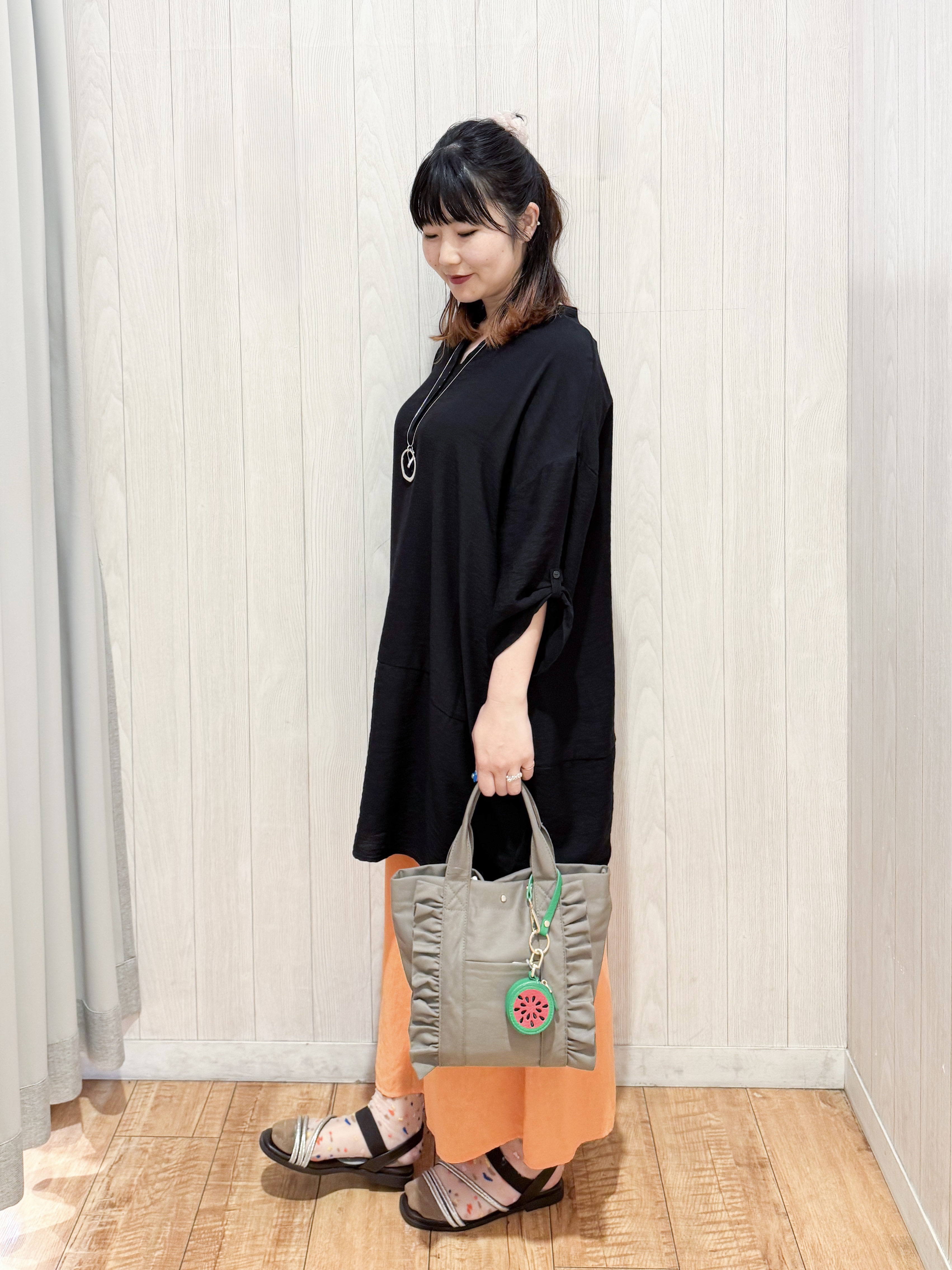 愛さんの「SHOO･LA･RUE｜【ひんやり/S-LL/洗濯機可】体型カバーにも ゆるっとリラックスチュニック」を使ったコーディネート