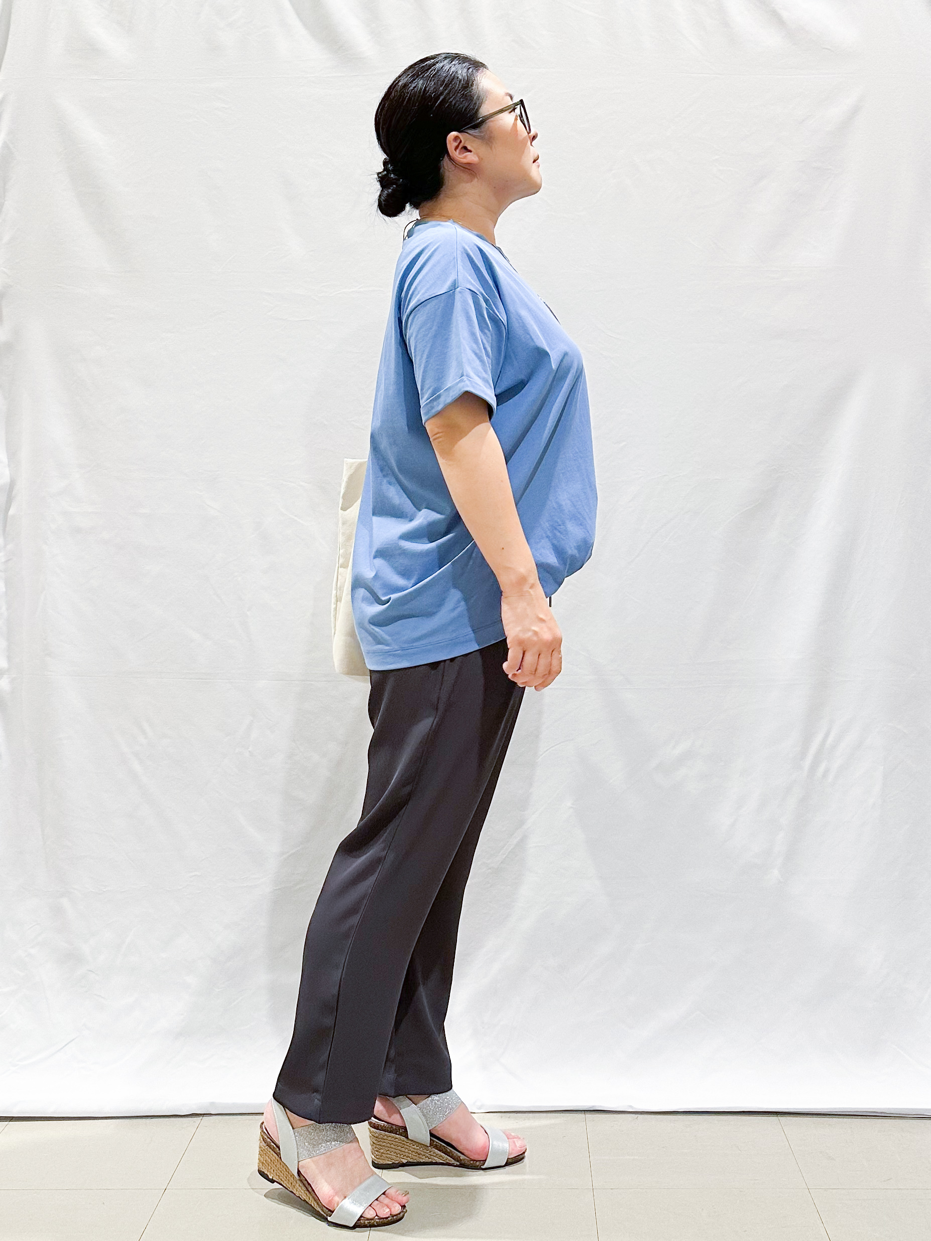umeさんの「SHOO･LA･RUE｜【ひんやり/体型カバー/S-LL】インせず決まる フロントタックデザインTシャツ」を使ったコーディネート