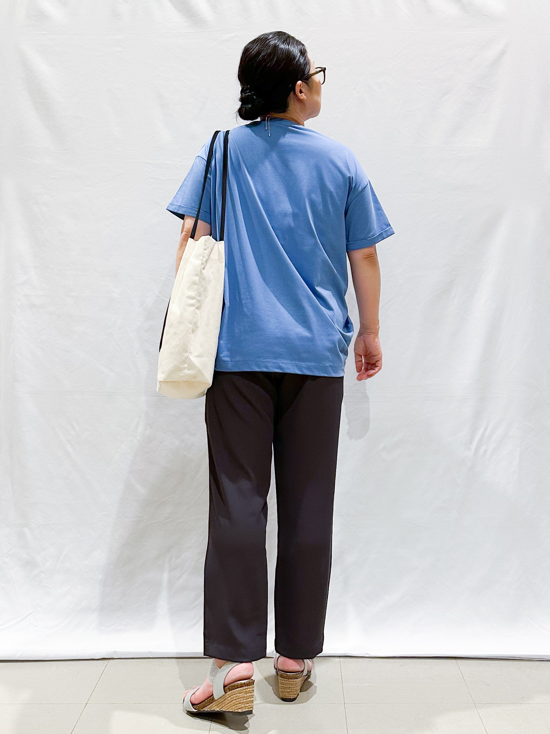umeさんの「SHOO･LA･RUE｜【ひんやり/体型カバー/S-LL】インせず決まる フロントタックデザインTシャツ」を使ったコーディネート