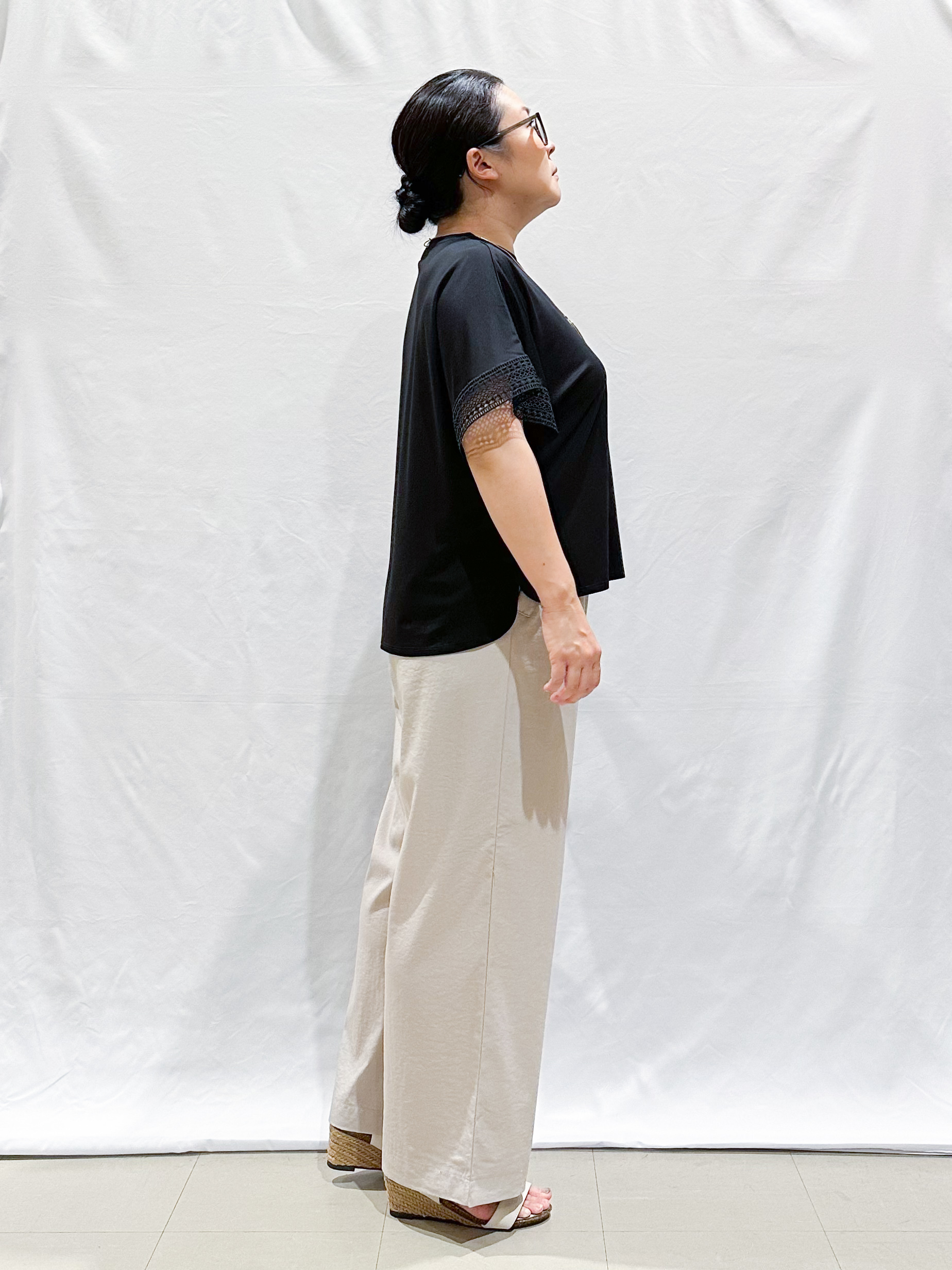 umeさんの「SHOO･LA･RUE｜【ひんやり/UV/体型カバー】ヒップ周りが隠せる ひんやりお袖レースTシャツ」を使ったコーディネート