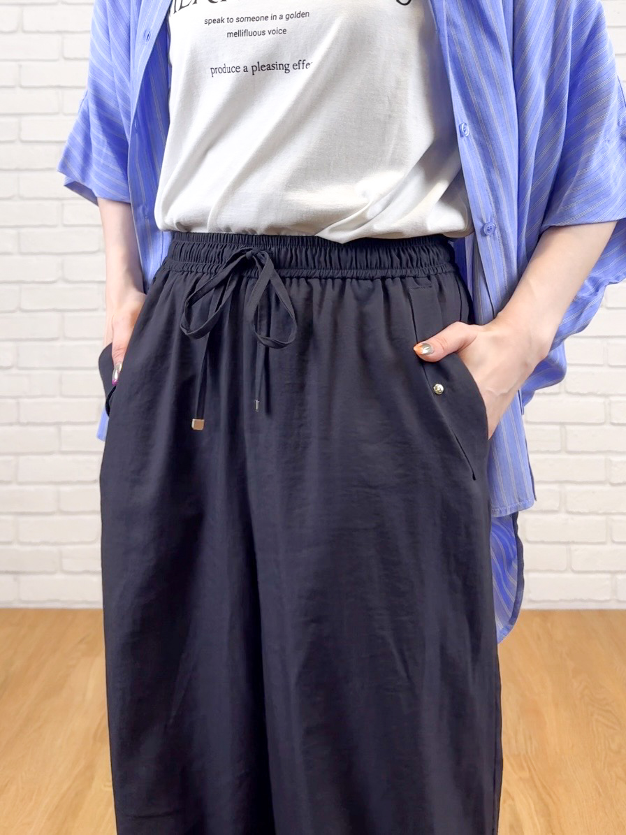 𝐜𝐡𝐢𝐤𝐚さんの「SHOO･LA･RUE｜【ひんやり/洗濯機可/体型カバー】二の腕隠れる ゆるっと襟ギャザーレーヨンブラウス」を使ったコーディネート