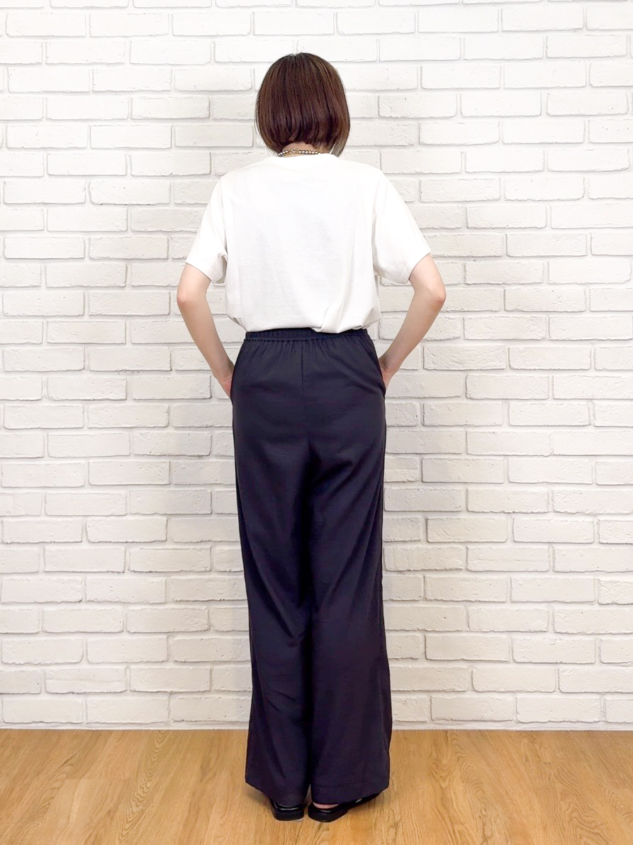 𝐜𝐡𝐢𝐤𝐚さんの「SHOO･LA･RUE｜【ひんやり/洗濯機可/体型カバー】二の腕隠れる ゆるっと襟ギャザーレーヨンブラウス」を使ったコーディネート