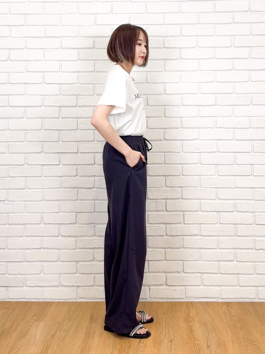 𝐜𝐡𝐢𝐤𝐚さんの「SHOO･LA･RUE｜【ひんやり/洗濯機可/体型カバー】二の腕隠れる ゆるっと襟ギャザーレーヨンブラウス」を使ったコーディネート