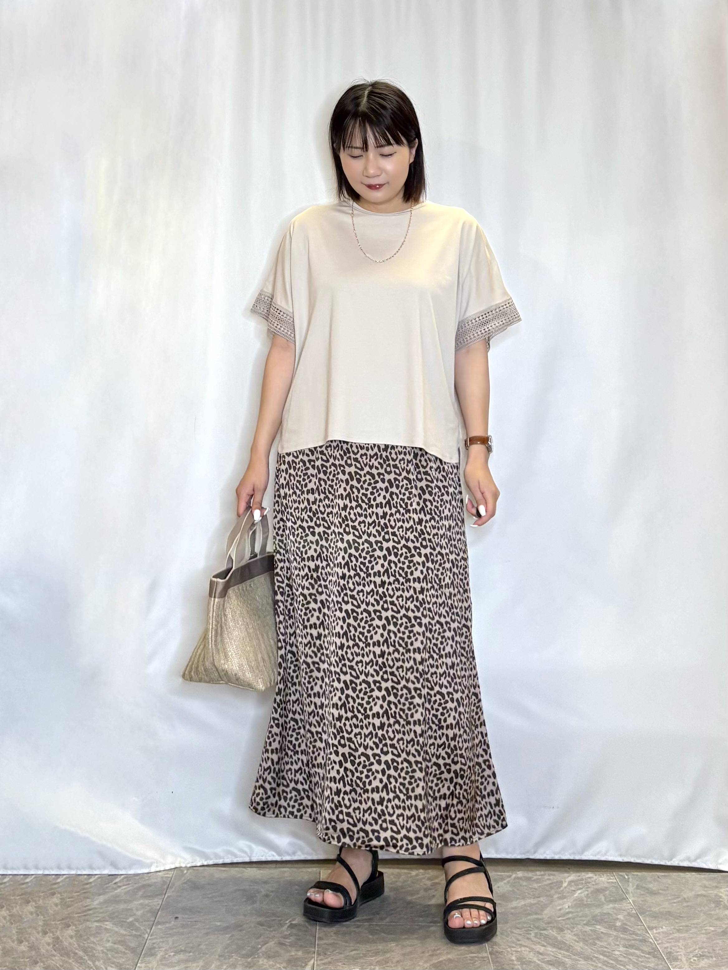 ネリさんの「SHOO･LA･RUE｜【ひんやり/UV/体型カバー】ヒップ周りが隠せる ひんやりお袖レースTシャツ」を使ったコーディネート