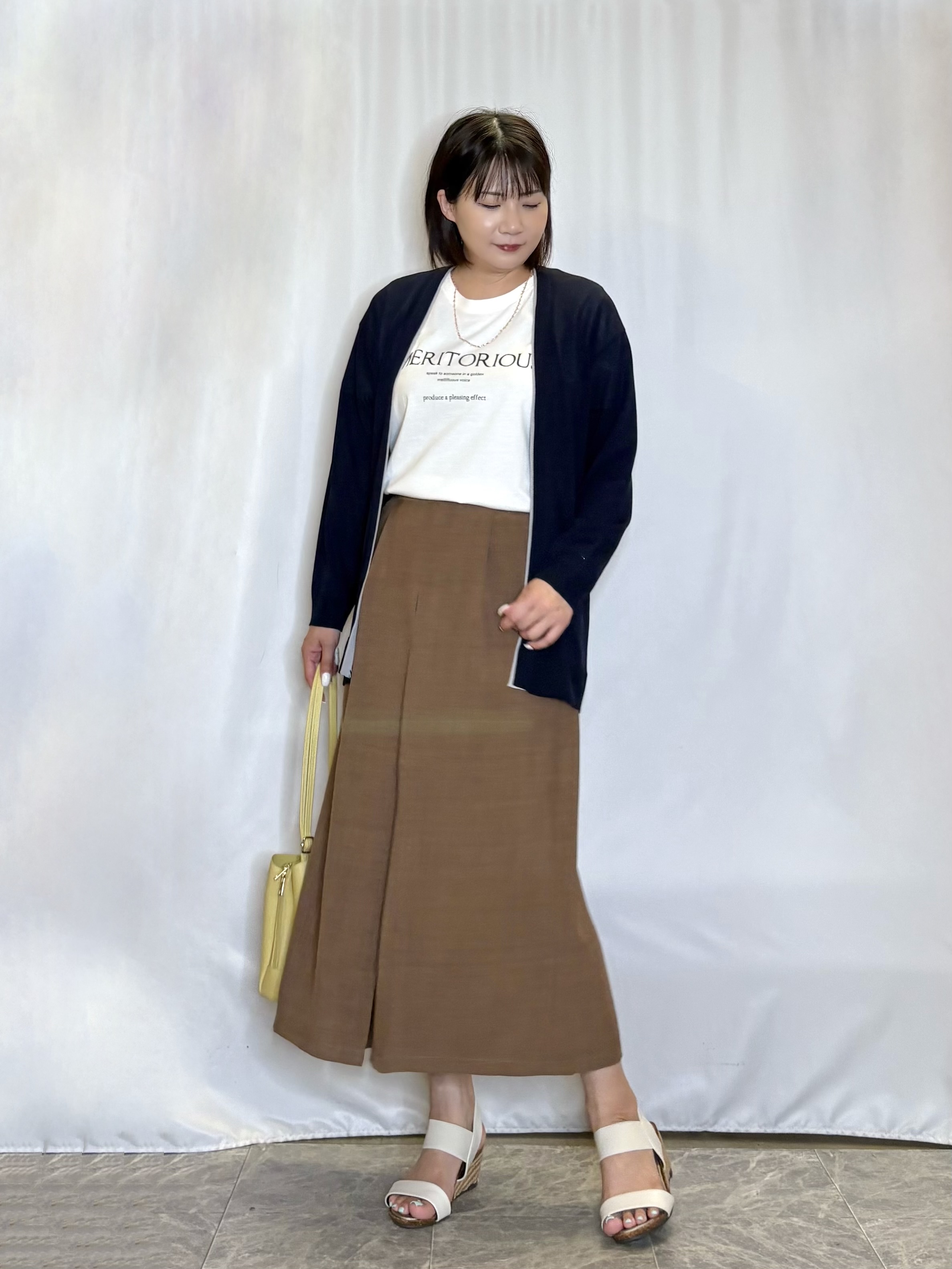 ネリさんの「SHOO･LA･RUE｜【袖丈選べる/UV/毛玉になりにくい】配色デザインがポイント ひんやりボタンレスカーディガン」を使ったコーディネート