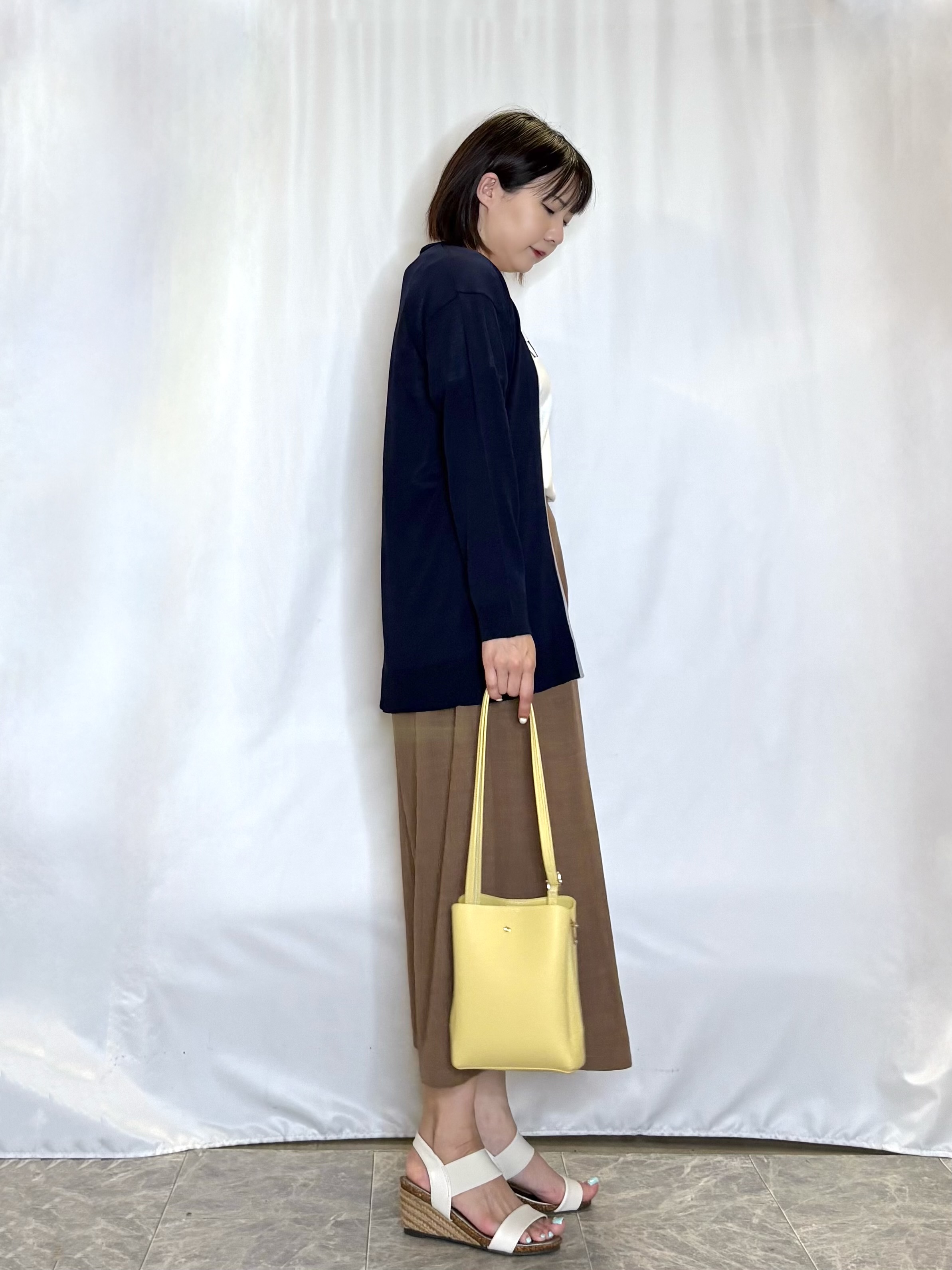 ネリさんの「SHOO･LA･RUE｜【袖丈選べる/UV/毛玉になりにくい】配色デザインがポイント ひんやりボタンレスカーディガン」を使ったコーディネート