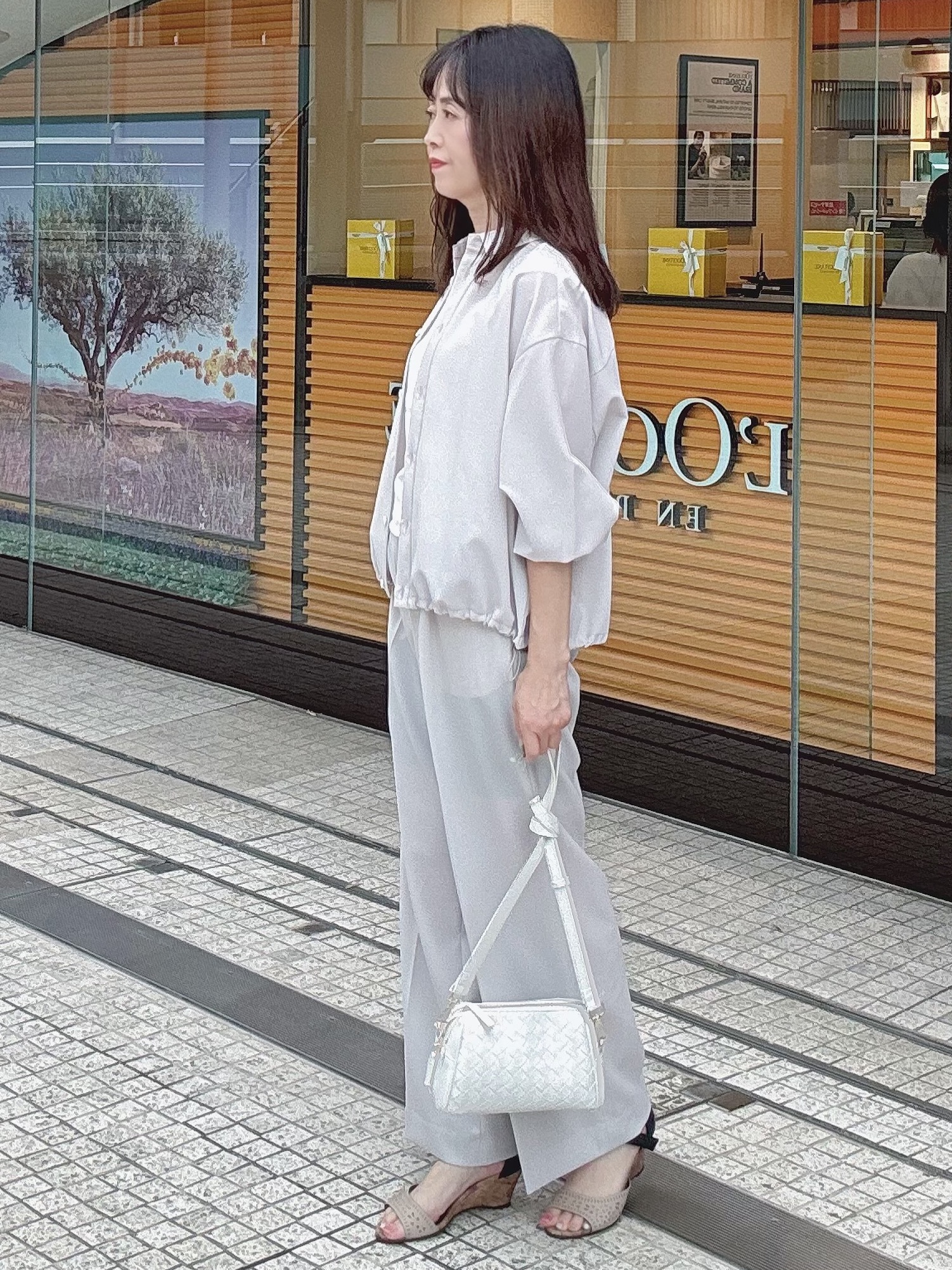 makiさんの「UNTITLED｜【セットアップ可/UVカット/接触冷感】エアリークールドロストシャツ」を使ったコーディネート
