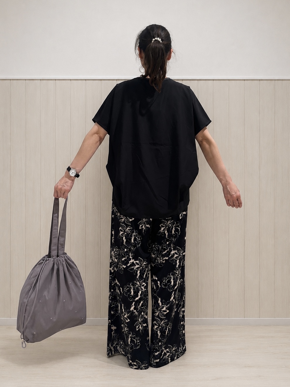 まつみさんの「SHOO･LA･RUE｜【ひんやり/UV】異素材ドッキング 裾タックプルオーバー」を使ったコーディネート