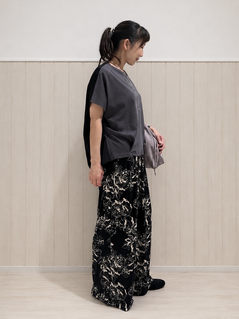 まつみさんの「SHOO･LA･RUE｜【ひんやり/UV】異素材ドッキング 裾タックプルオーバー」を使ったコーディネート