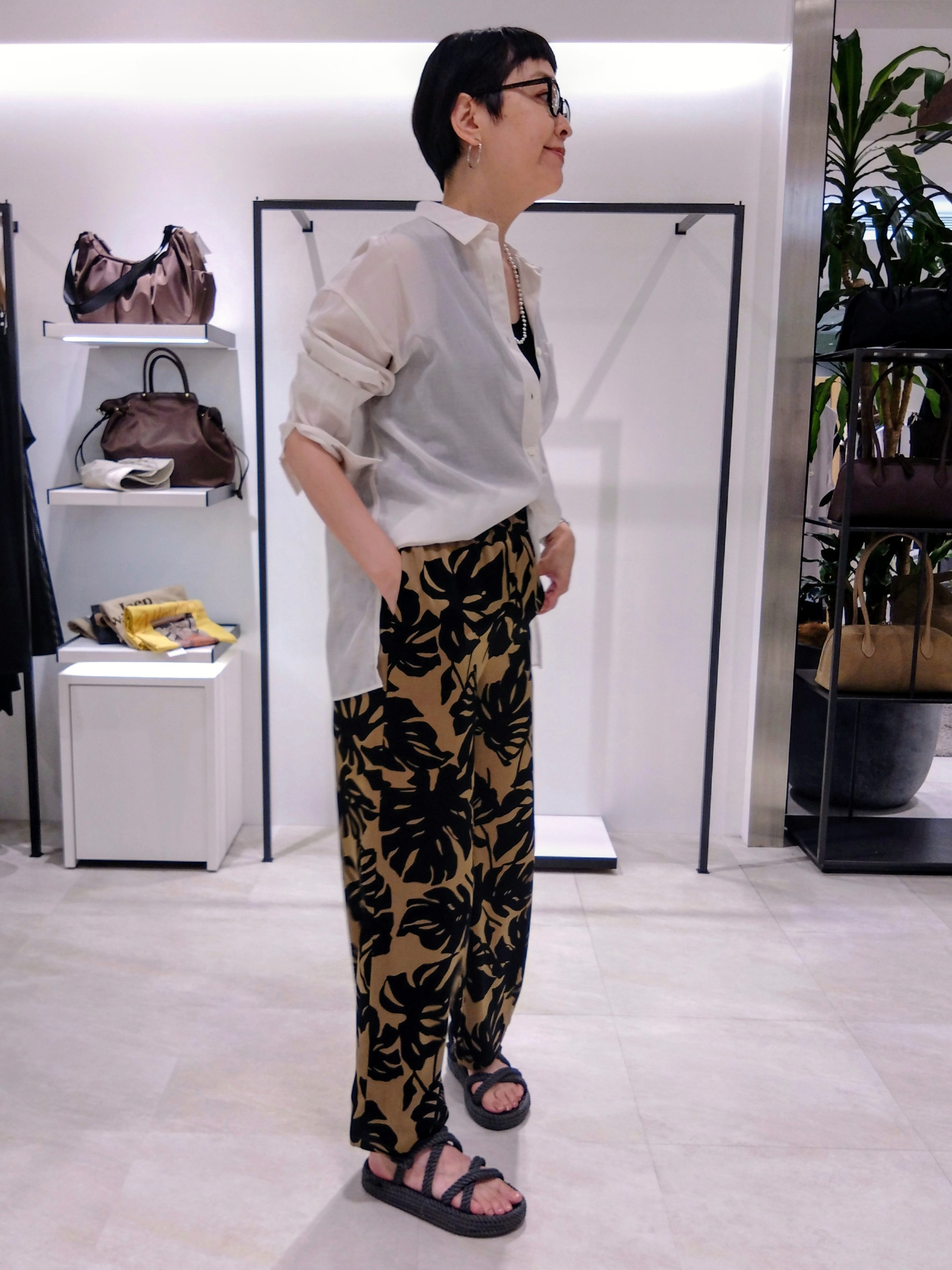 まちこさんの「UNTITLED｜シルキータッチシアーシャツ」を使ったコーディネート