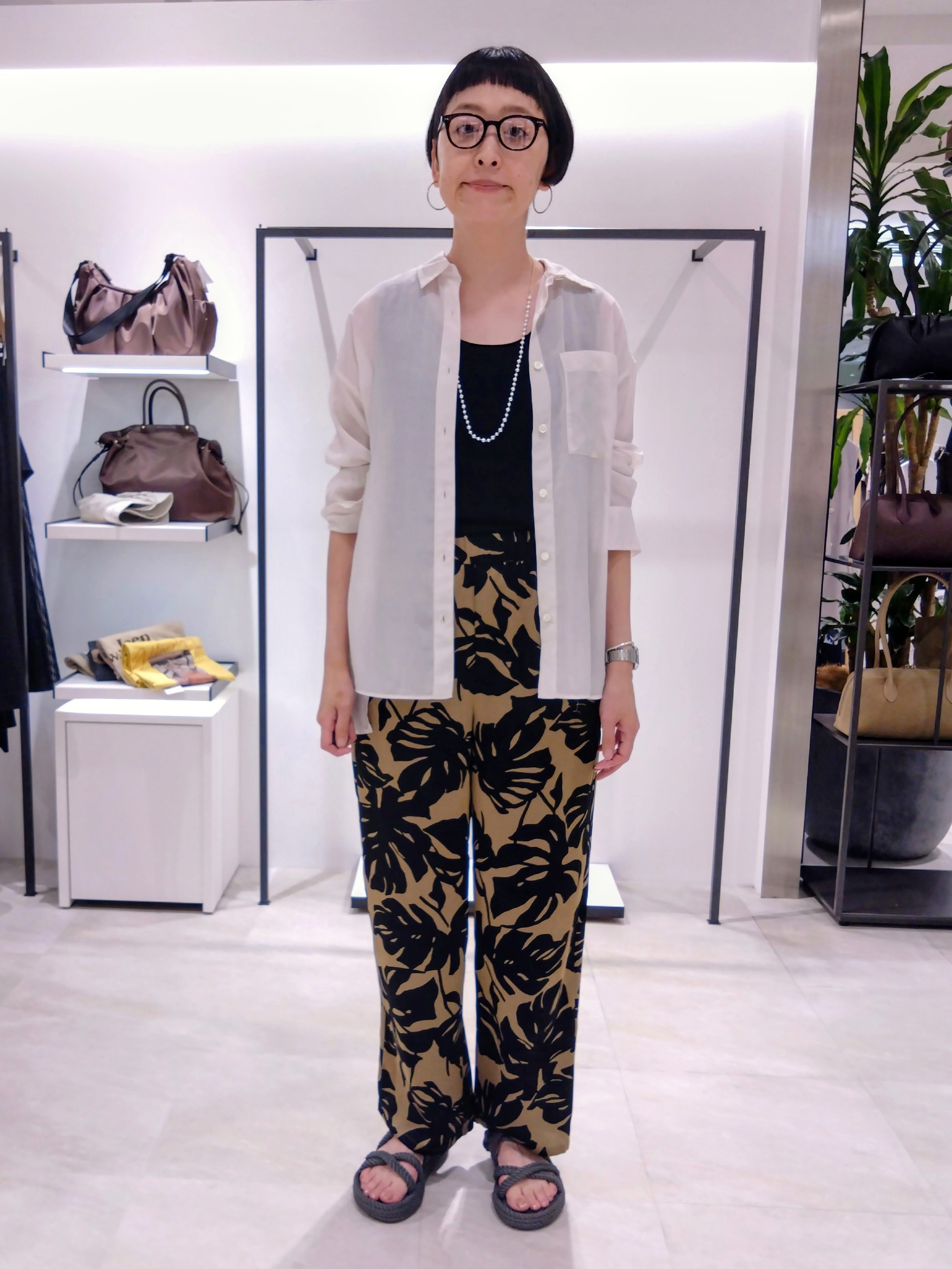 まちこさんの「UNTITLED｜シルキータッチシアーシャツ」を使ったコーディネート