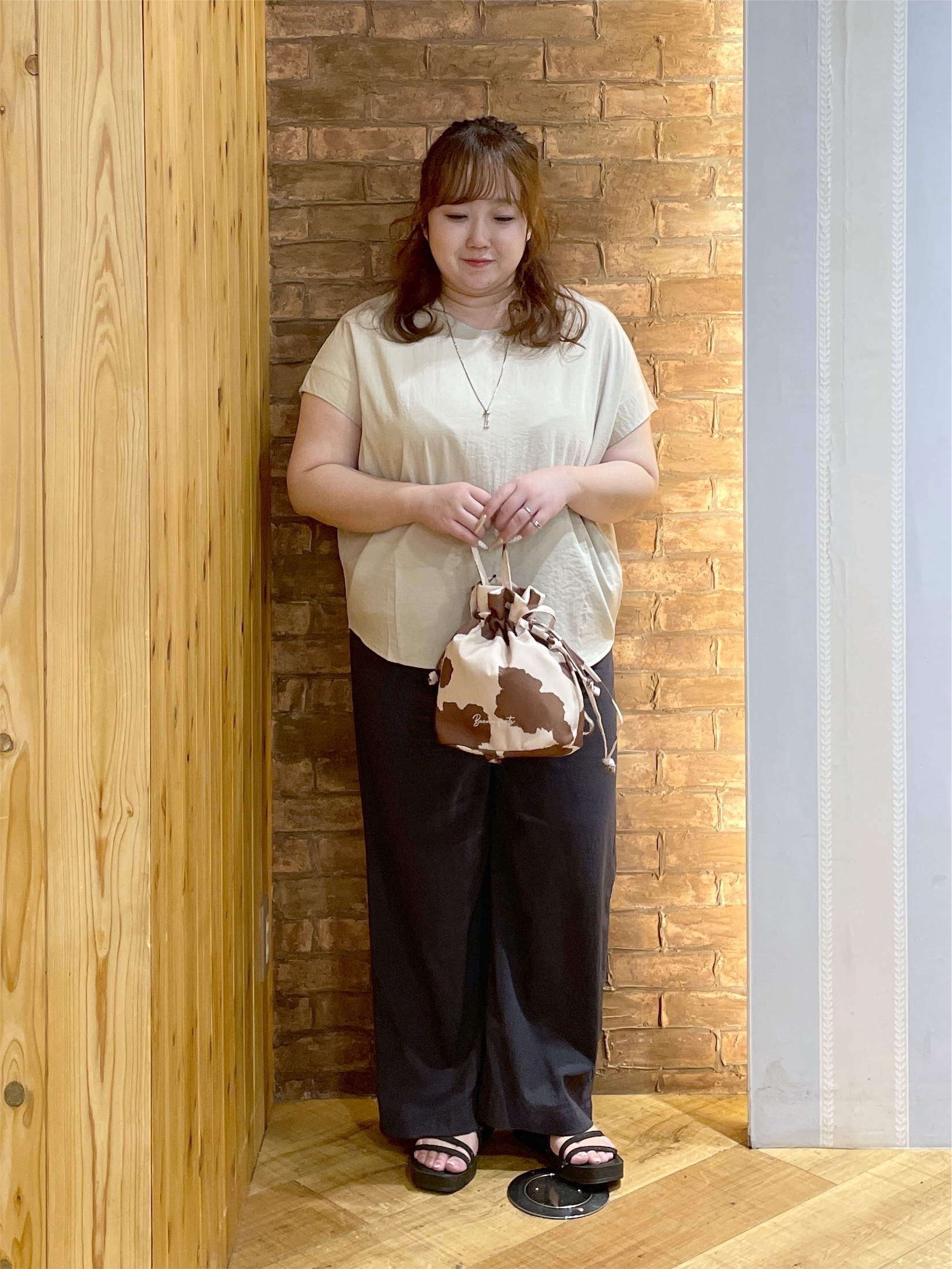 Risaさんの「SHOO･LA･RUE｜【洗濯機可/セットアップ可】軽凛(かろりん) シンプル上品 ひんやり切替コクーントップス」を使ったコーディネート