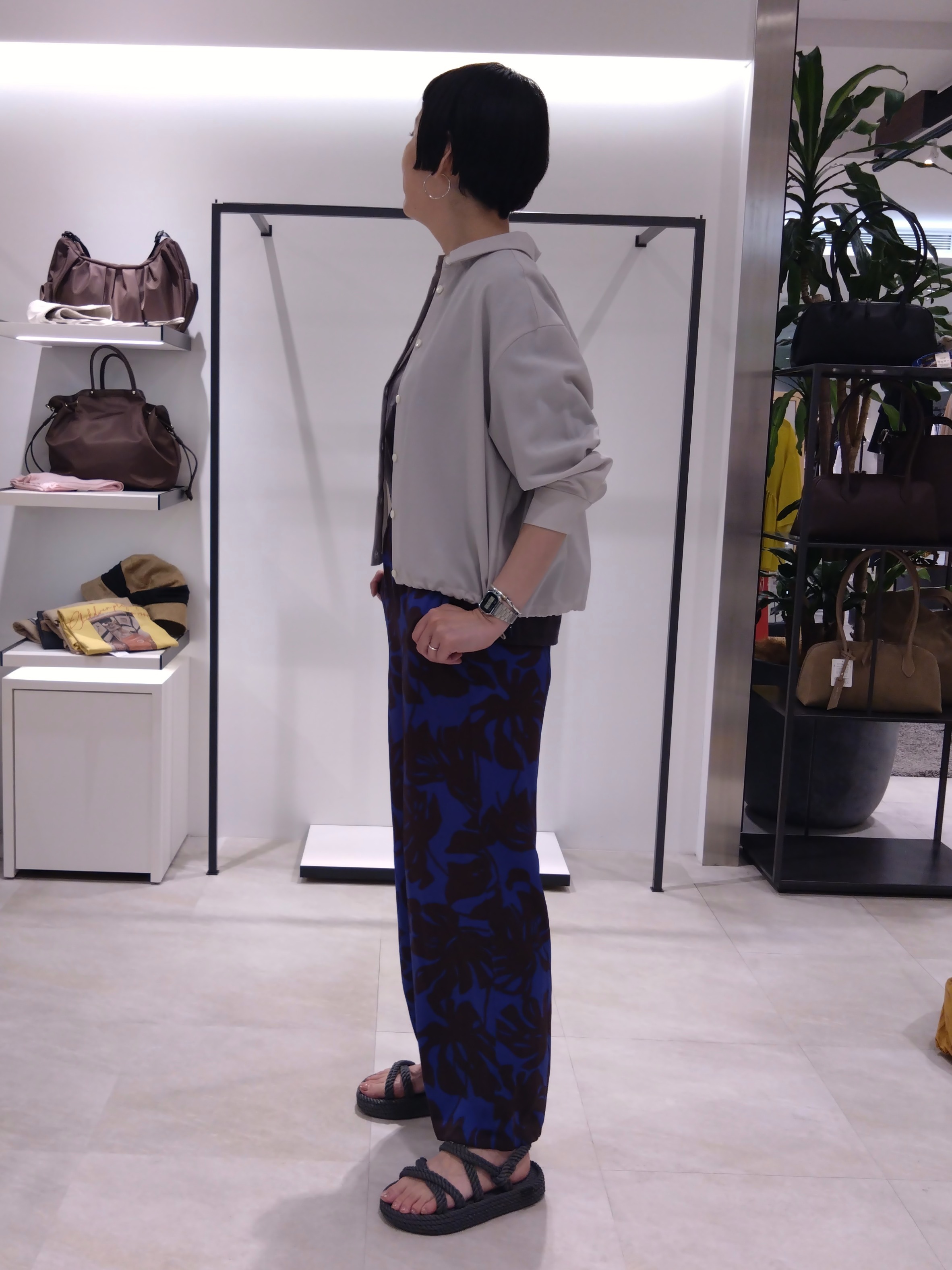 まちこさんの「UNTITLED｜【セットアップ可/UVカット/接触冷感】エアリークールドロストシャツ」を使ったコーディネート
