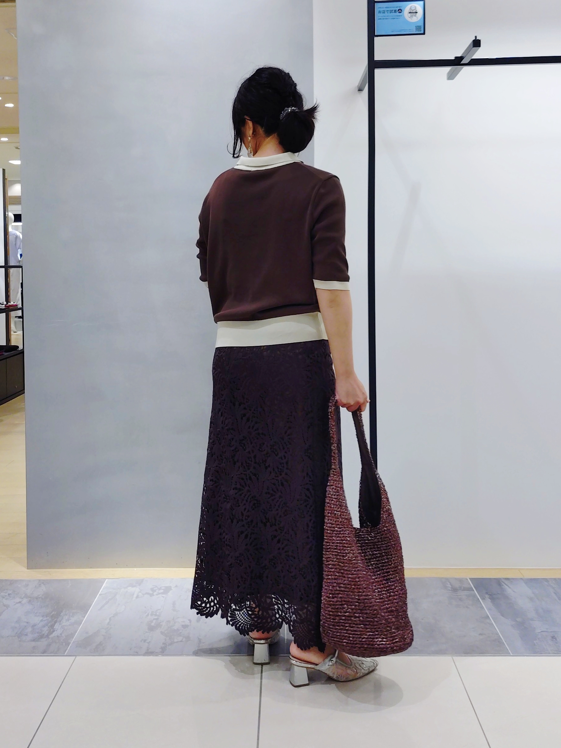 TOMOMIさんの「INDIVI｜【洗える／トレンド】リーフ柄レーススカート」を使ったコーディネート
