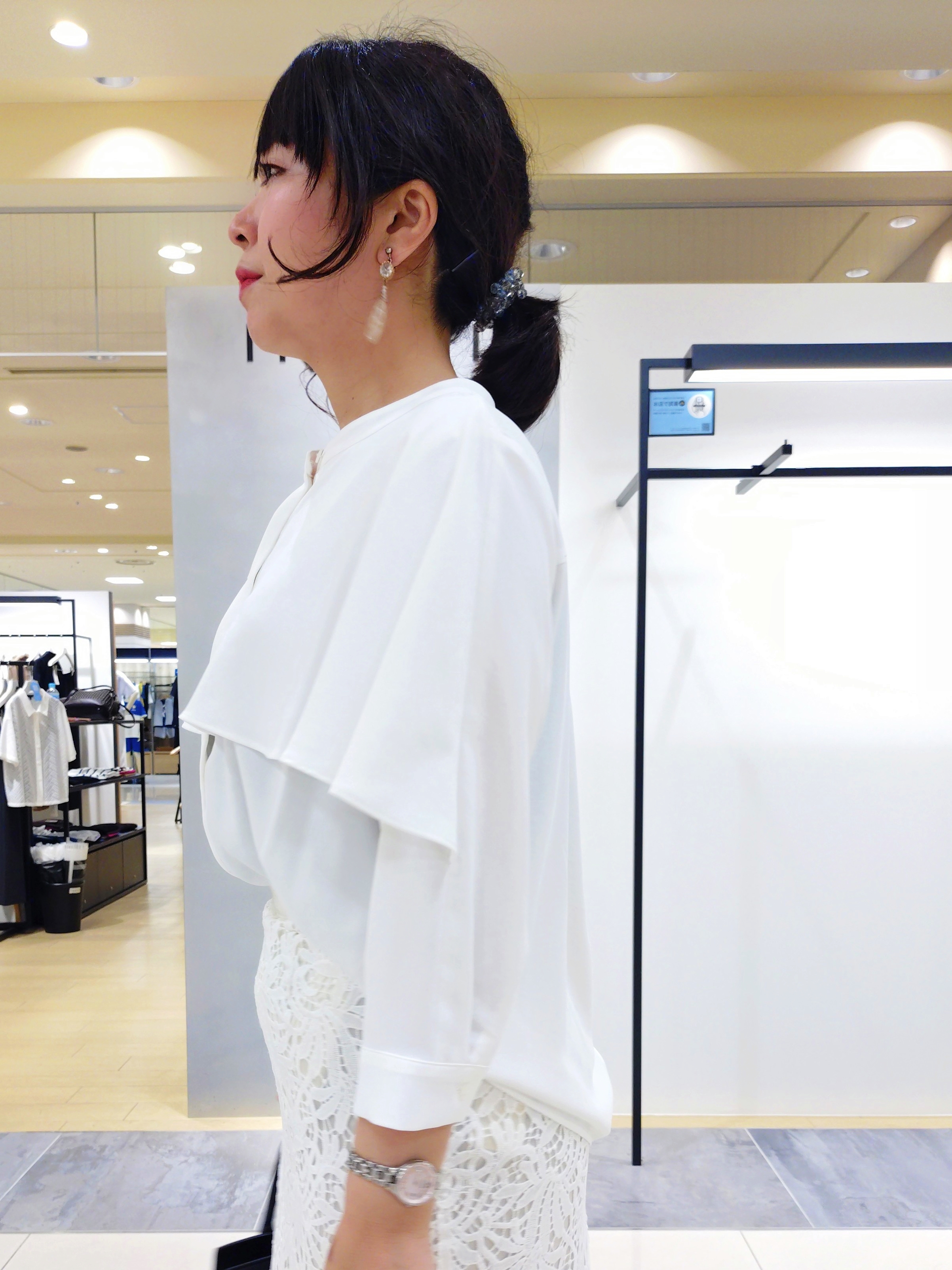 TOMOMIさんの「INDIVI｜【新作登場！着る日傘】 カラーレスジャケット」を使ったコーディネート